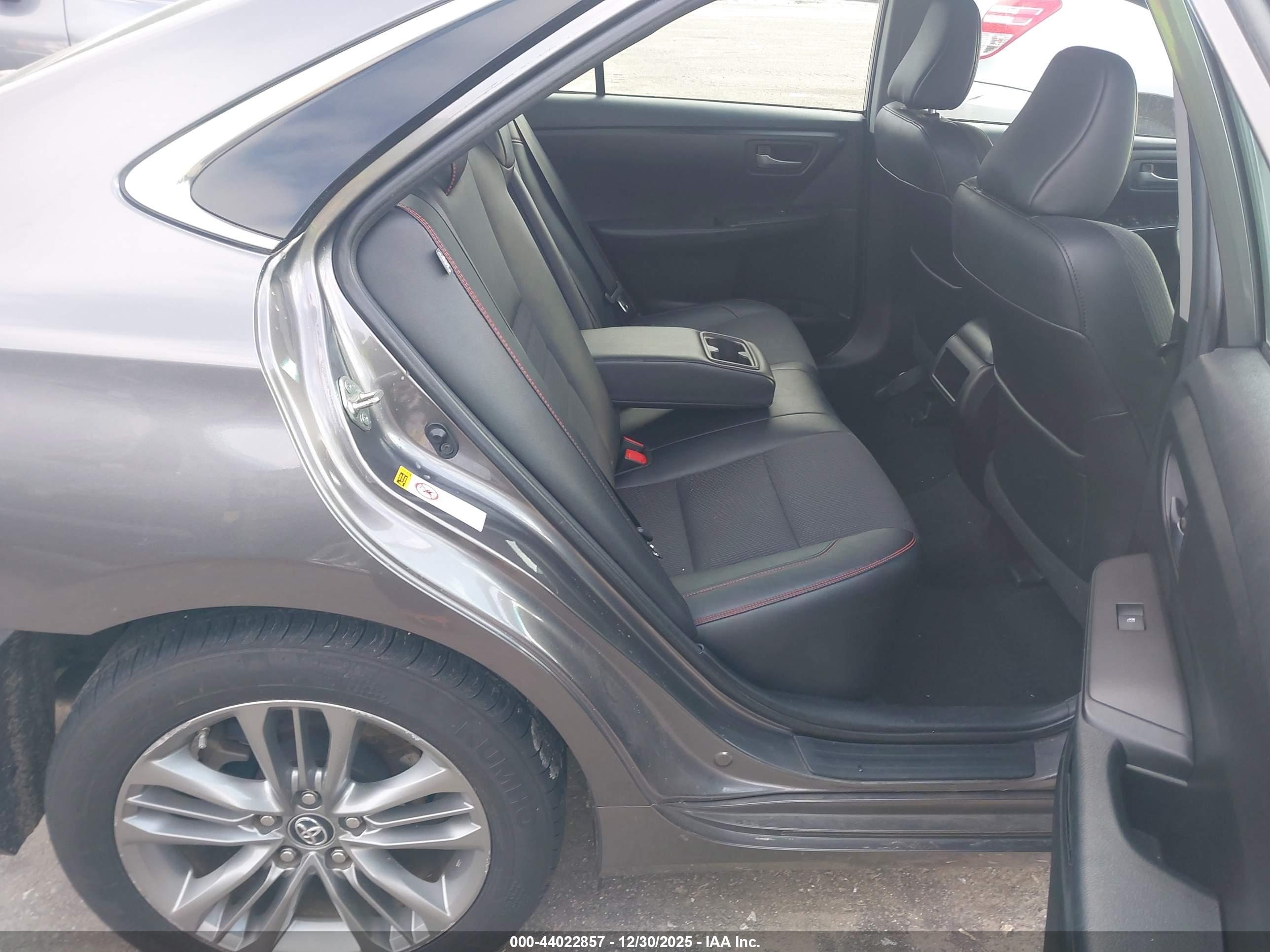 TOYOTA CAMRY image 8