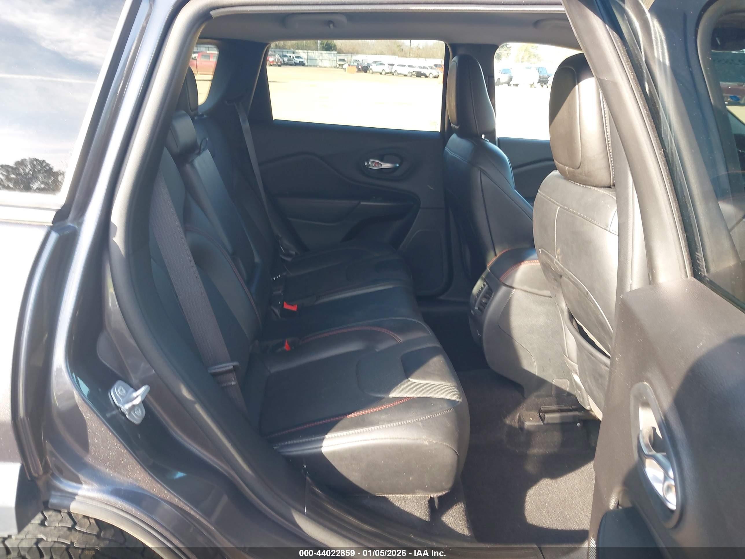 JEEP CHEROKEE image 8