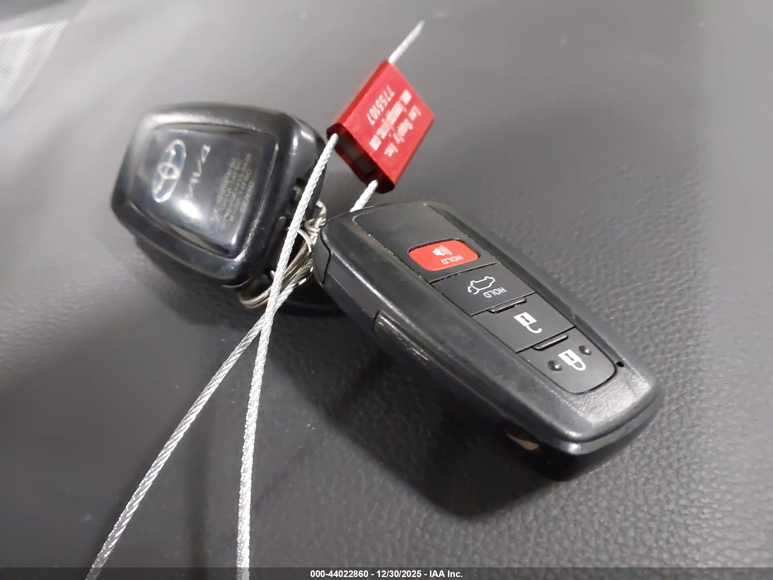 TOYOTA RAV4 image 11