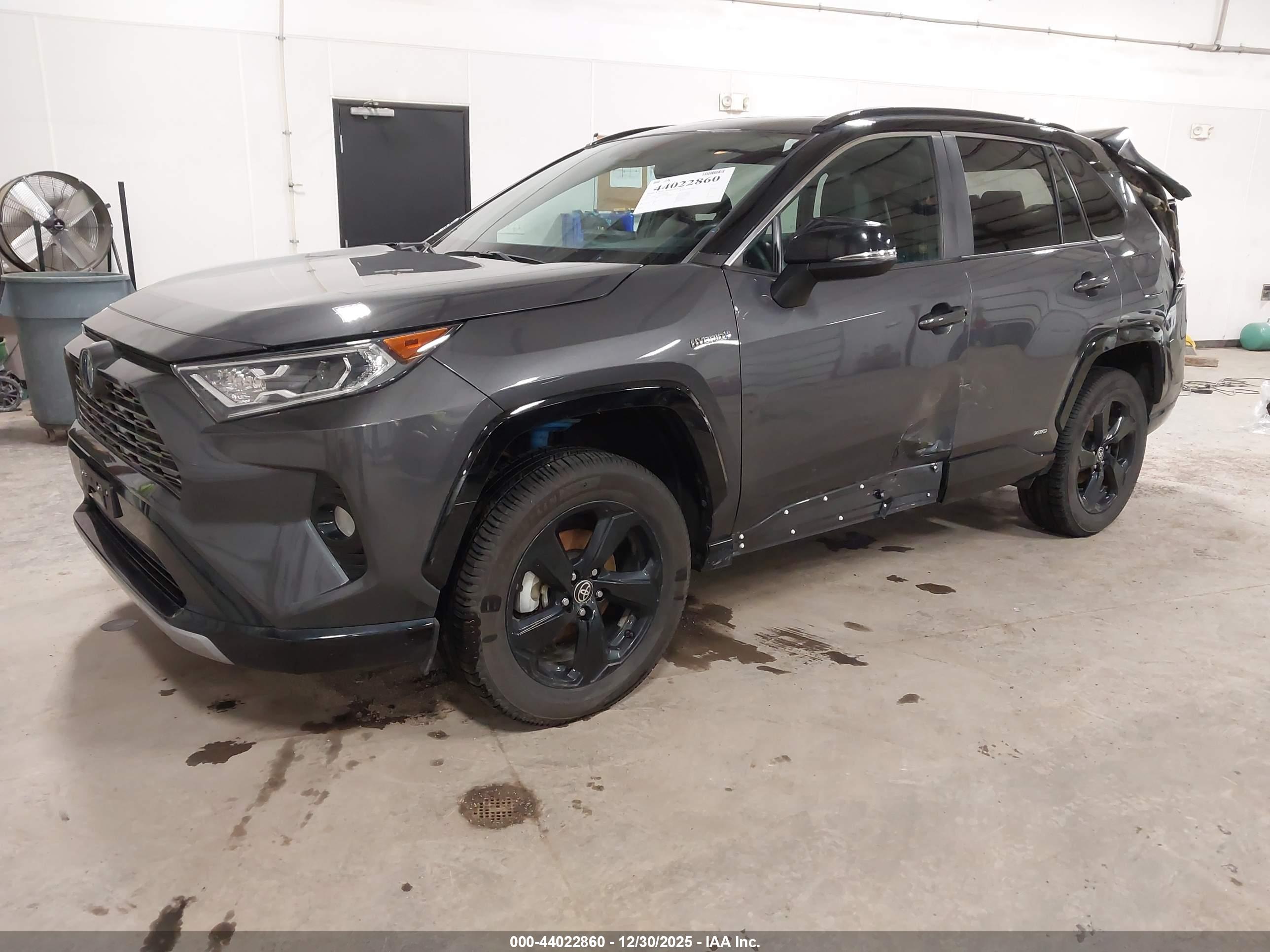 TOYOTA RAV4 image 2