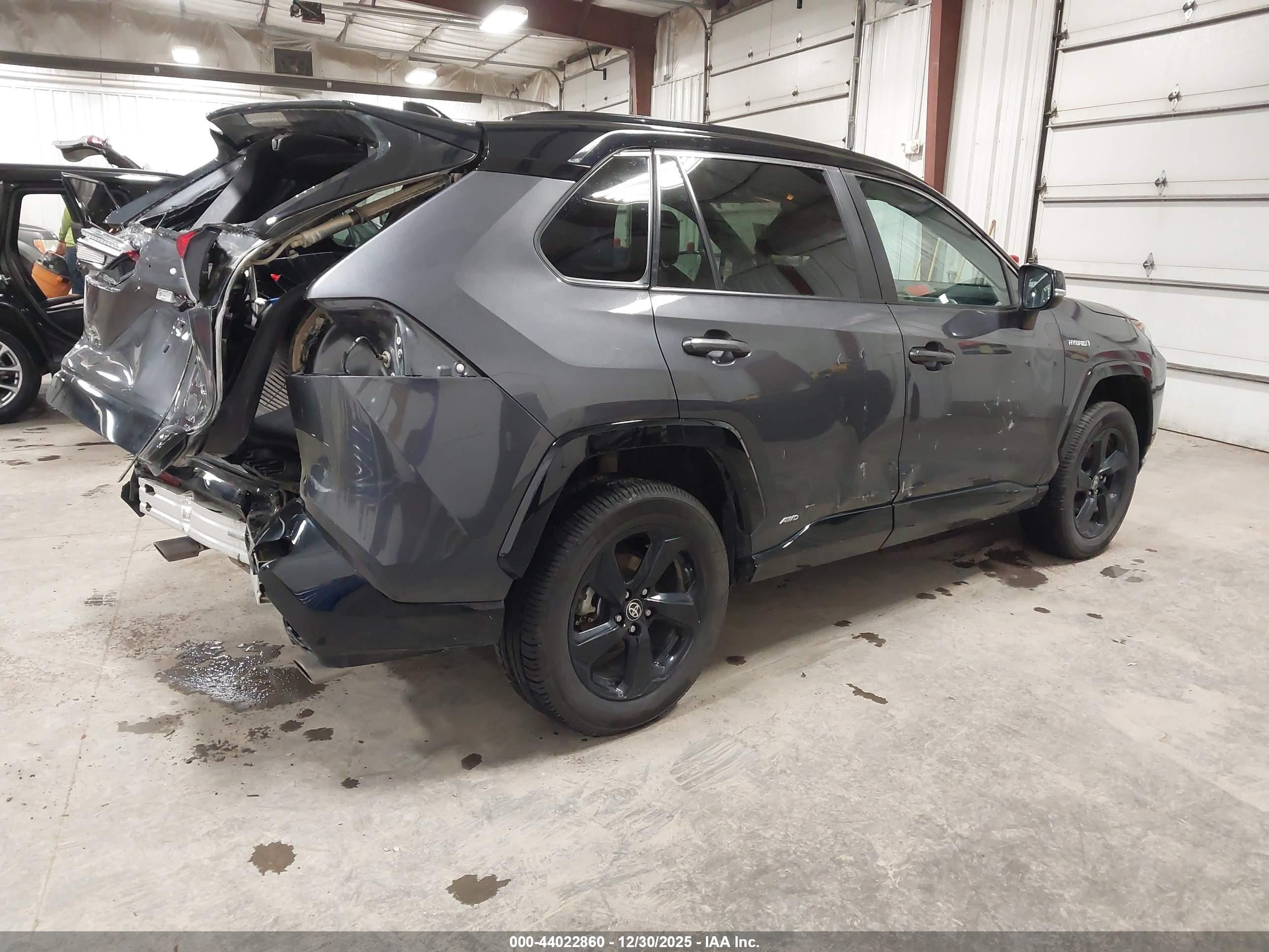 TOYOTA RAV4 image 4