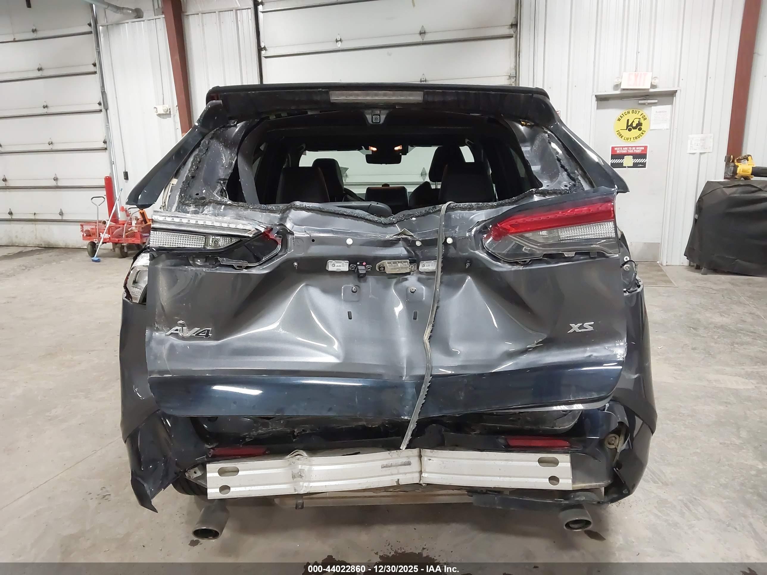 TOYOTA RAV4 image 6