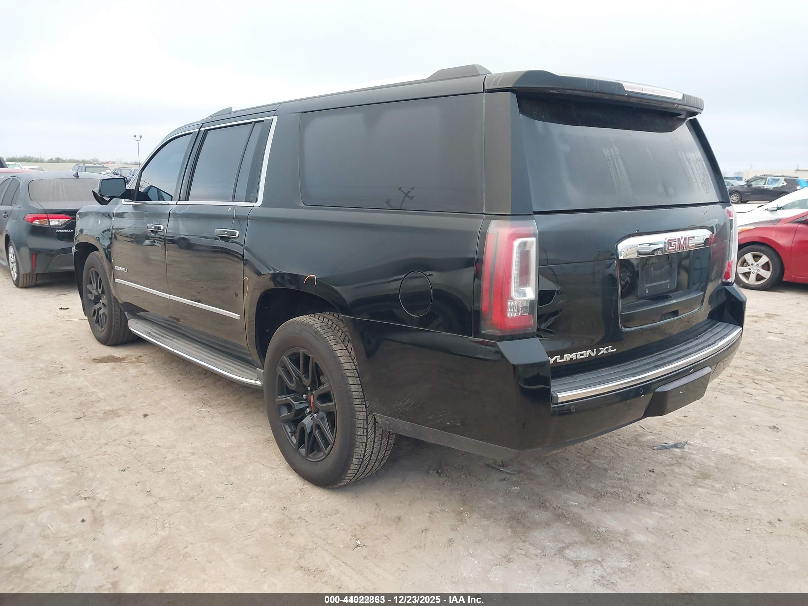 GMC YUKON image 3