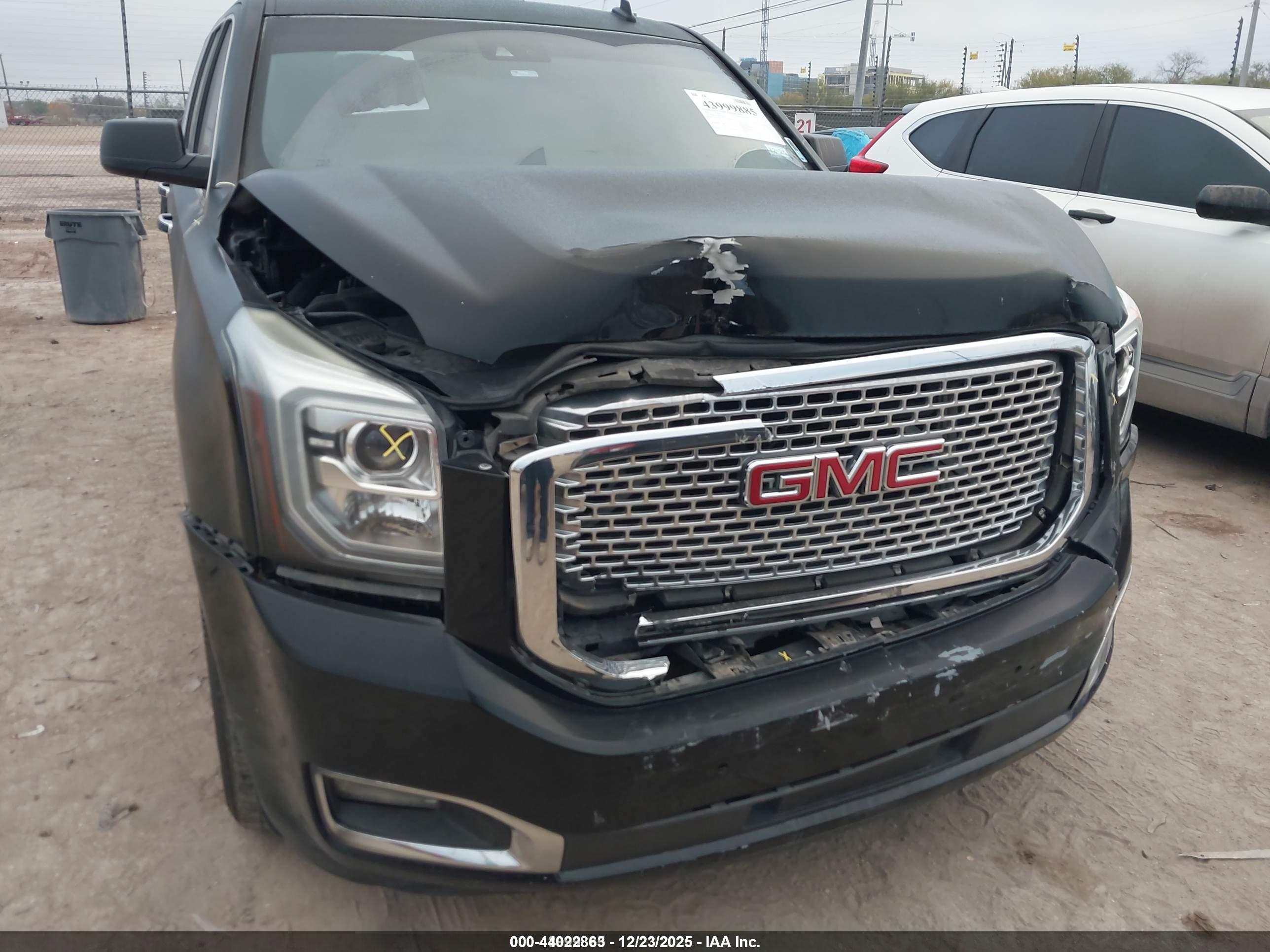 GMC YUKON image 6