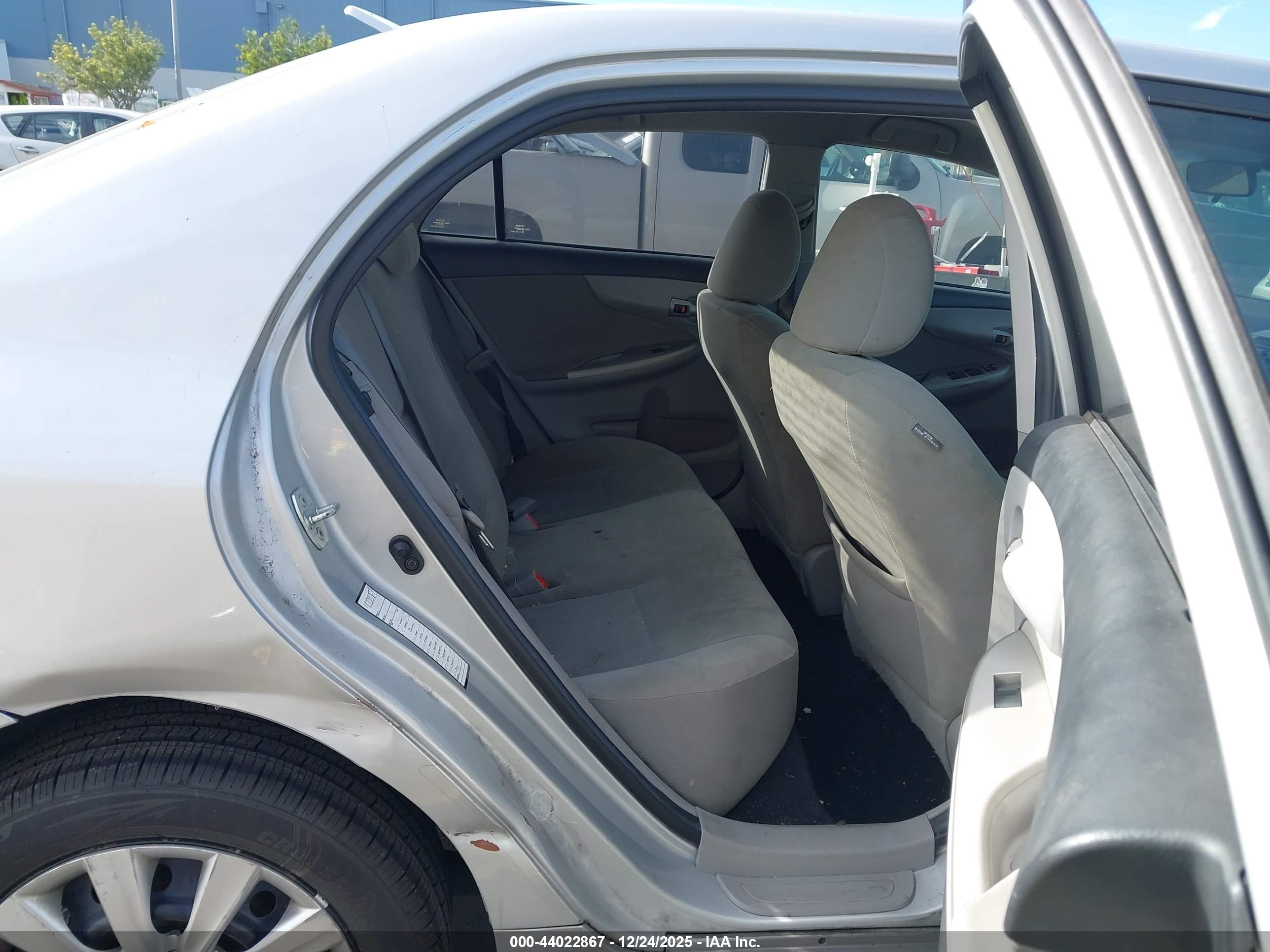 TOYOTA COROLLA image 8