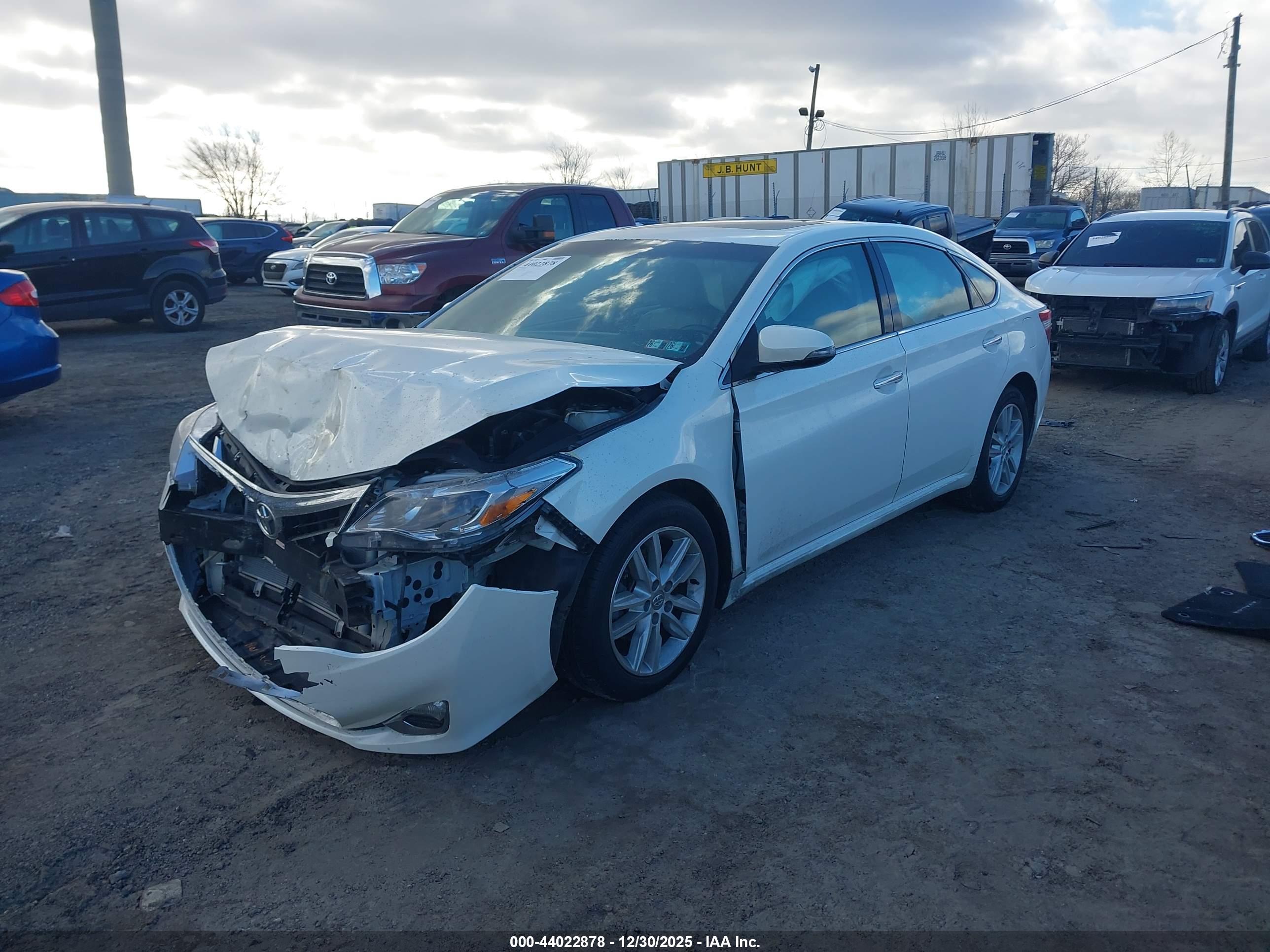 TOYOTA AVALON image 2
