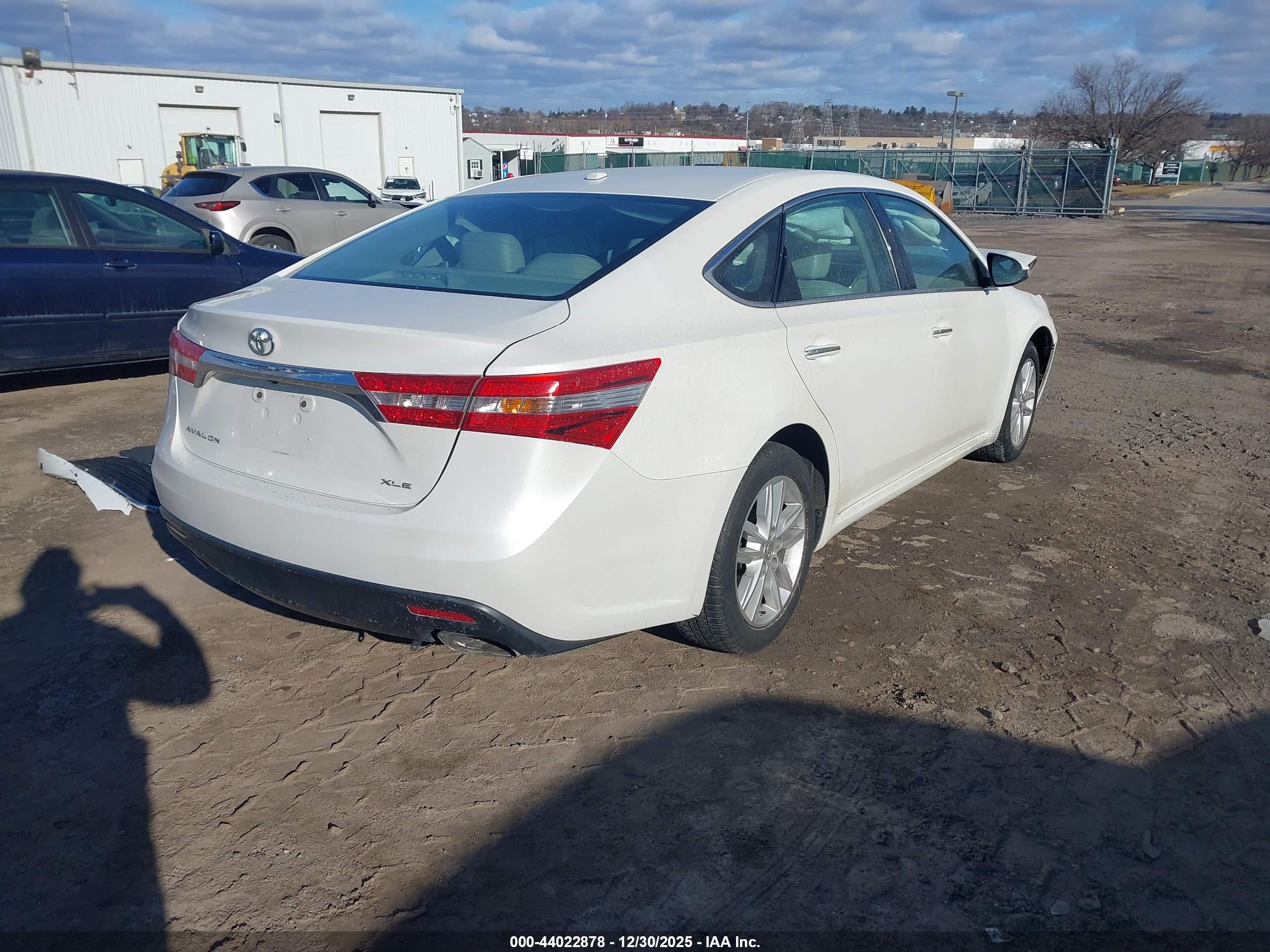 TOYOTA AVALON image 4