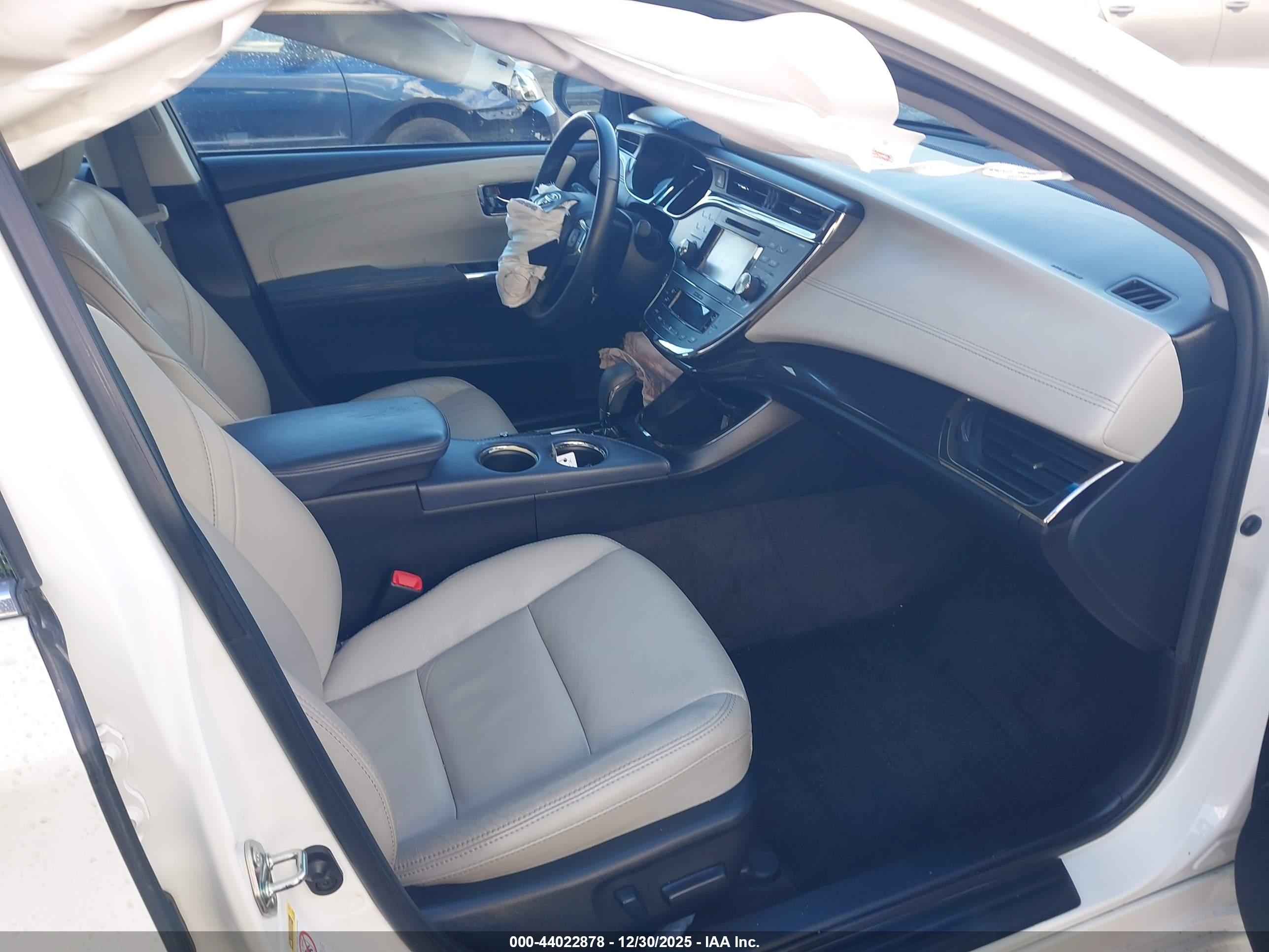 TOYOTA AVALON image 5