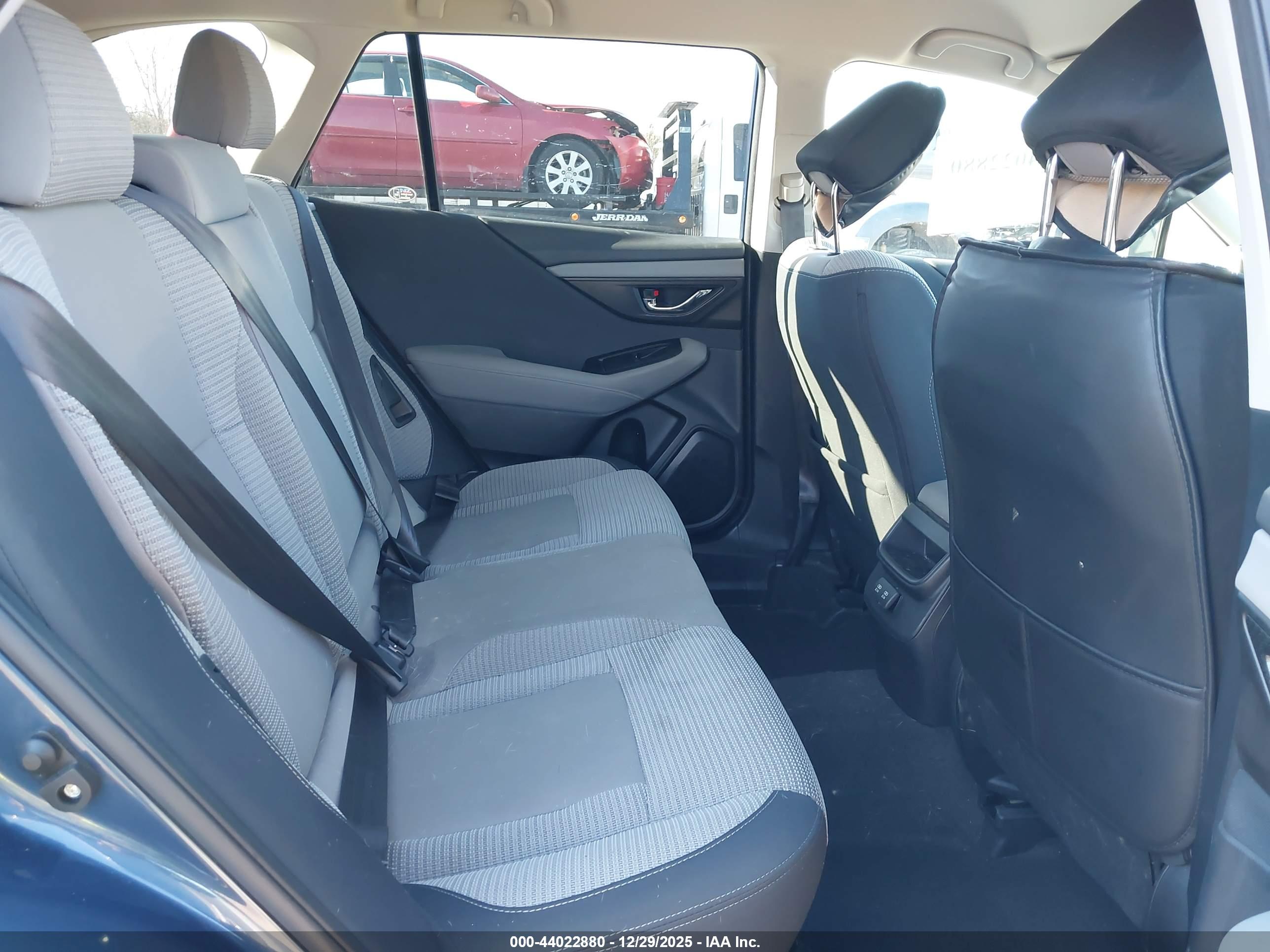 SUBARU OUTBACK image 8