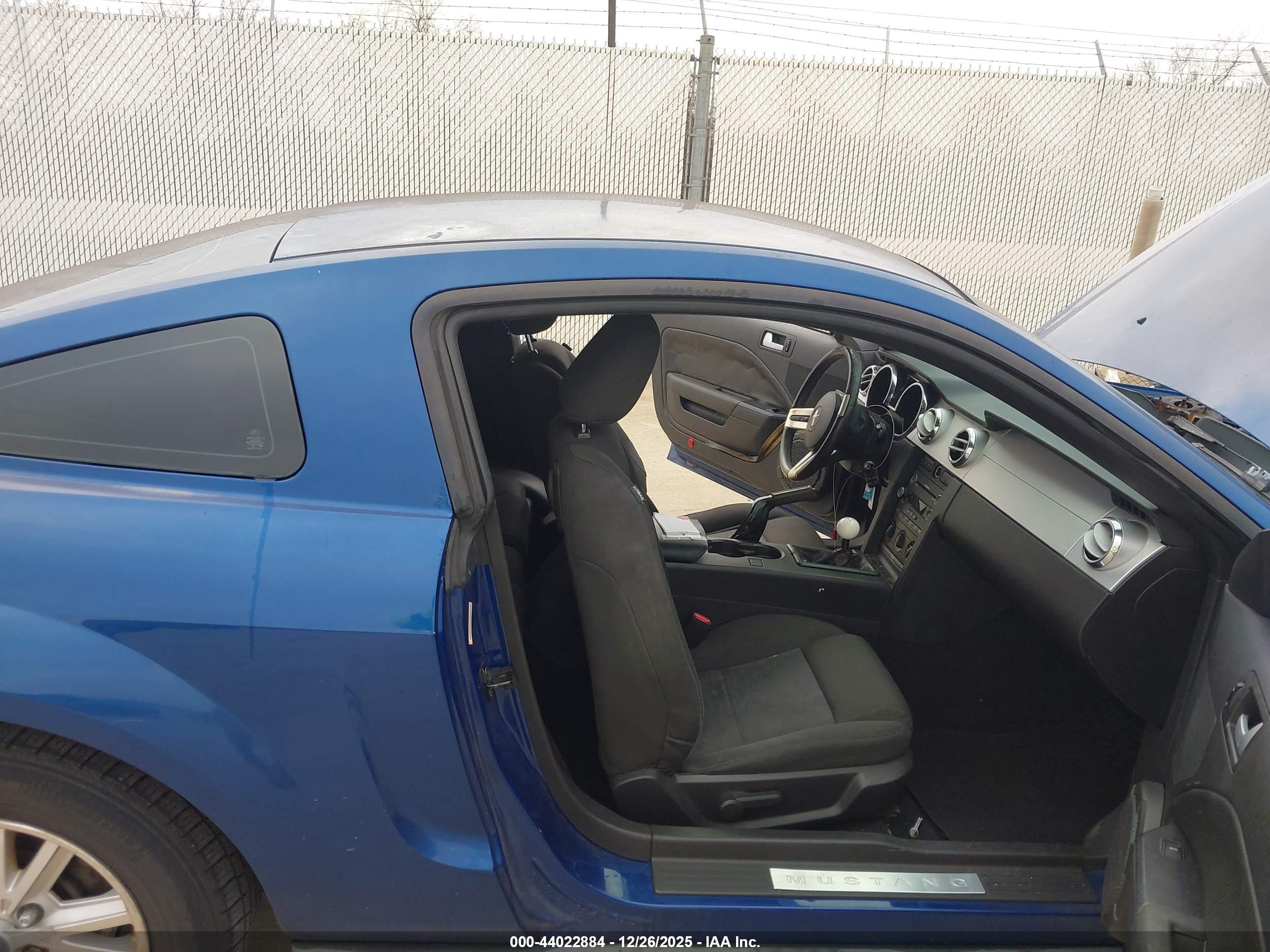 FORD MUSTANG image 5