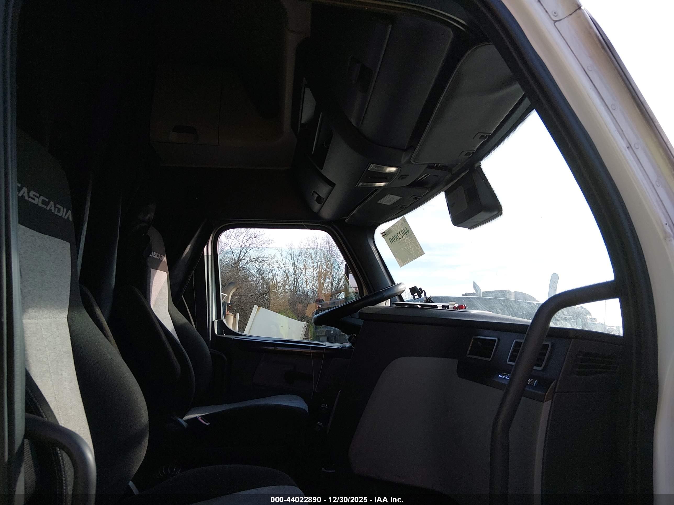 FREIGHTLINER NEW image 8