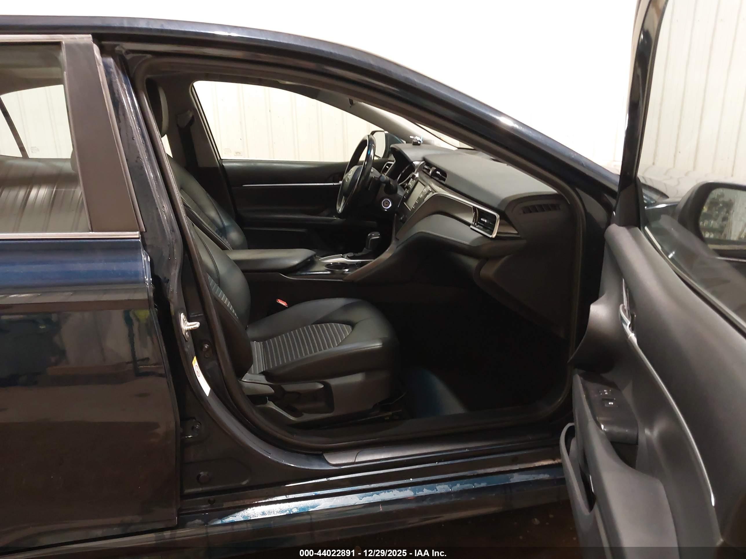 TOYOTA CAMRY image 5