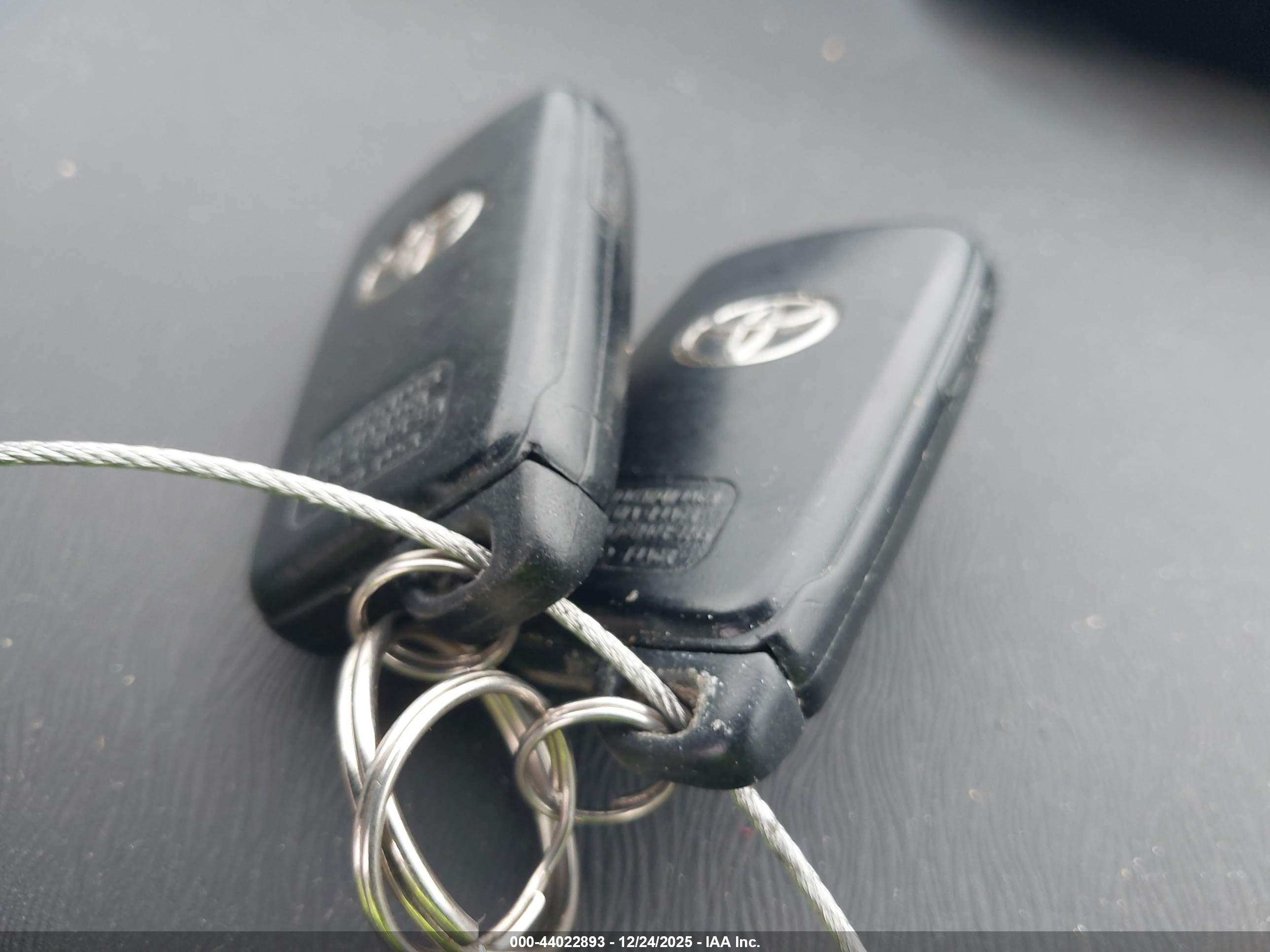 TOYOTA PRIUS image 11