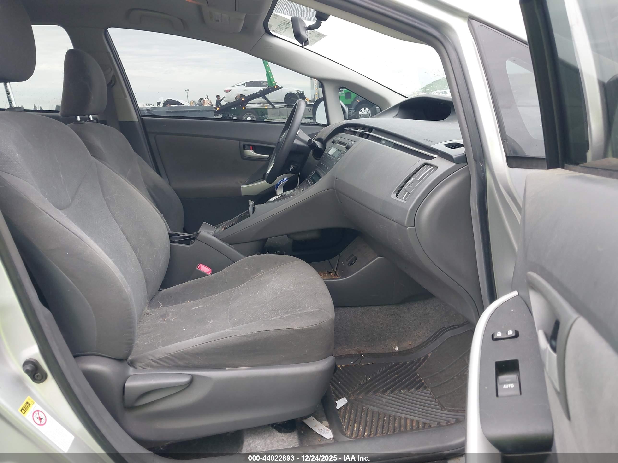 TOYOTA PRIUS image 5