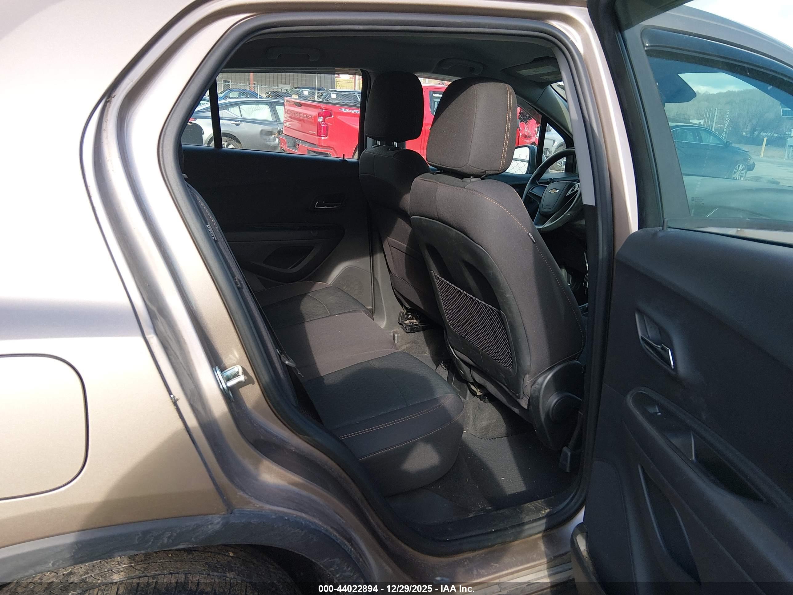 CHEVROLET TRAX image 8