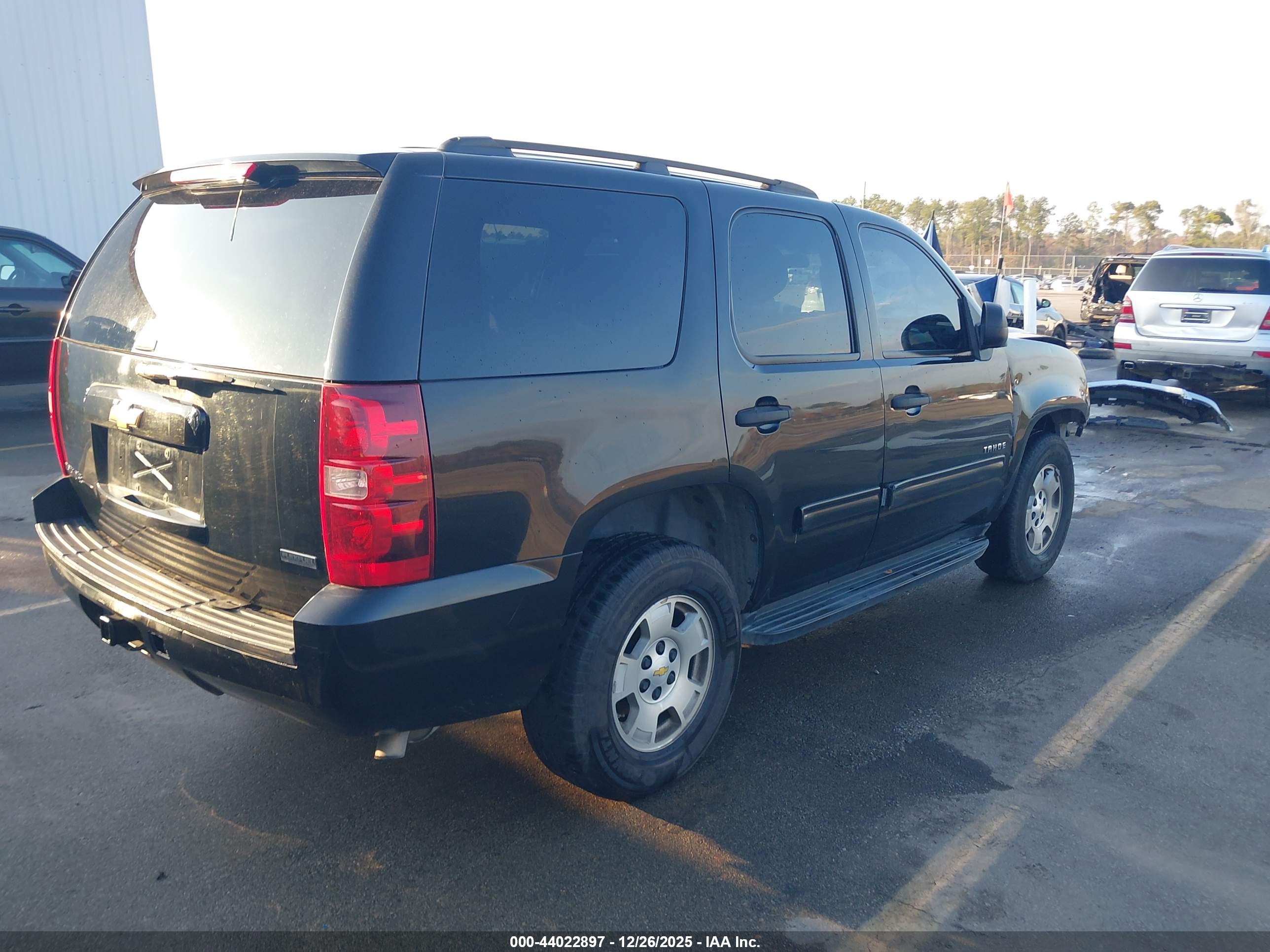 CHEVROLET TAHOE image 4