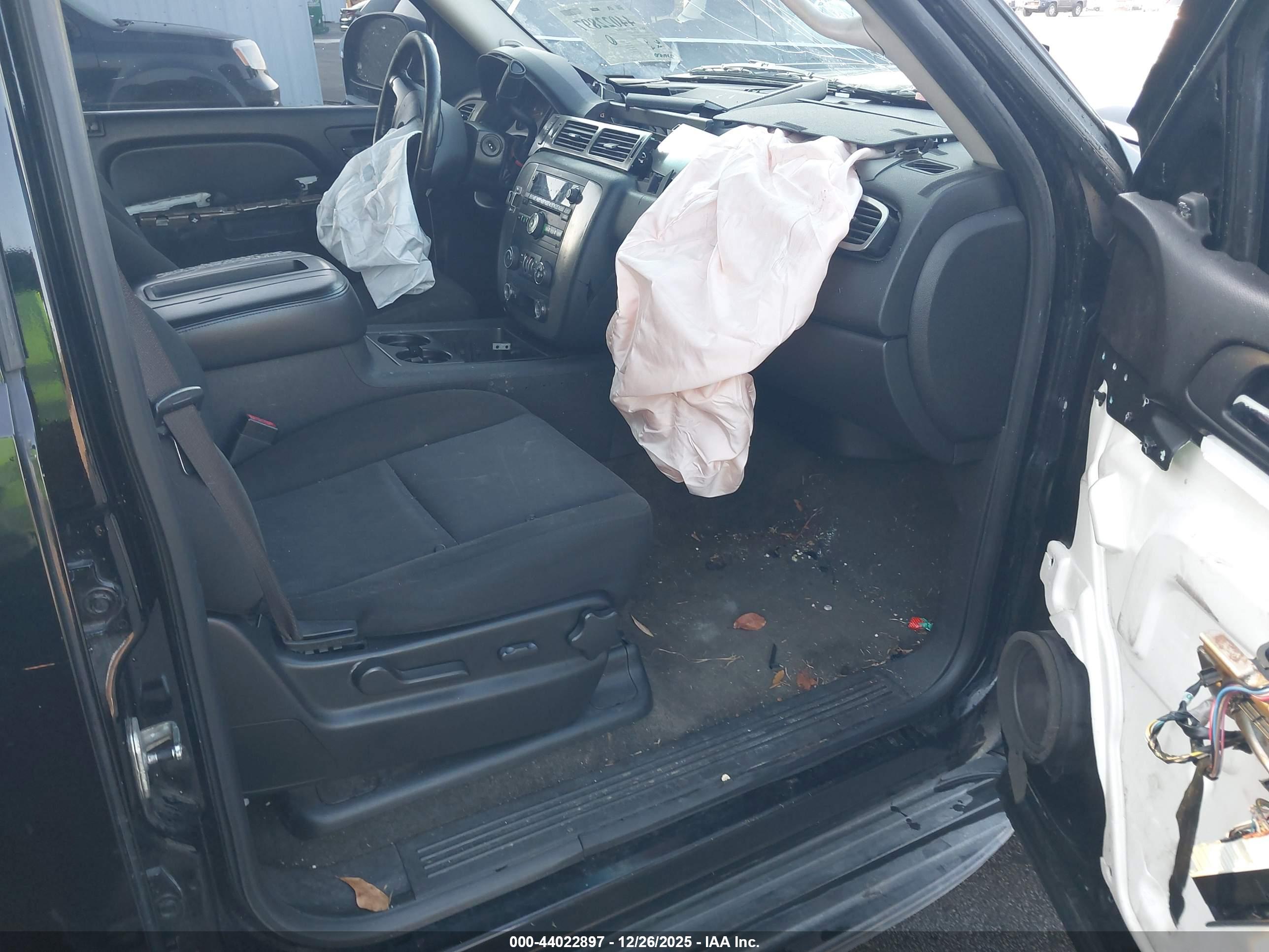 CHEVROLET TAHOE image 5