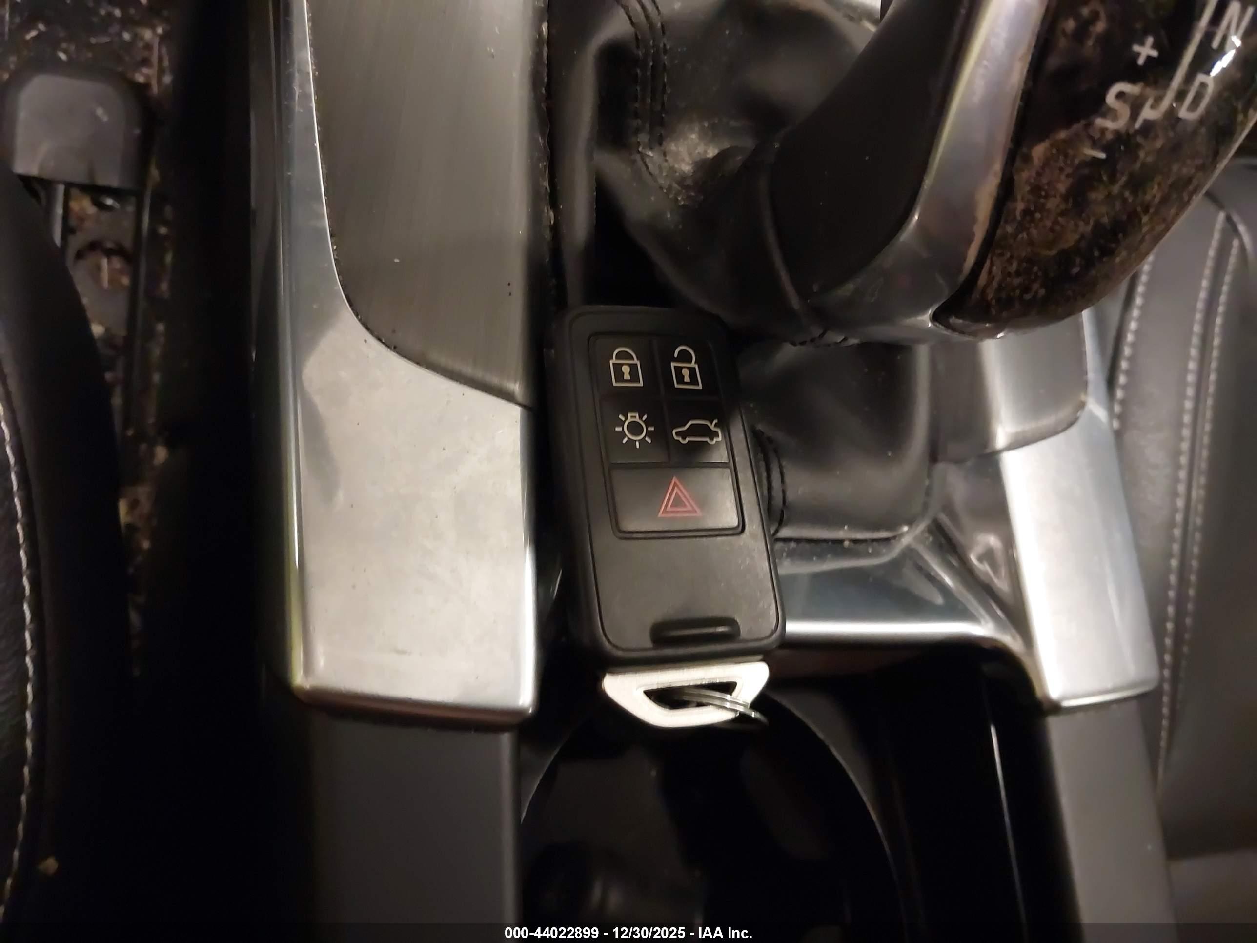 VOLVO S60 image 11