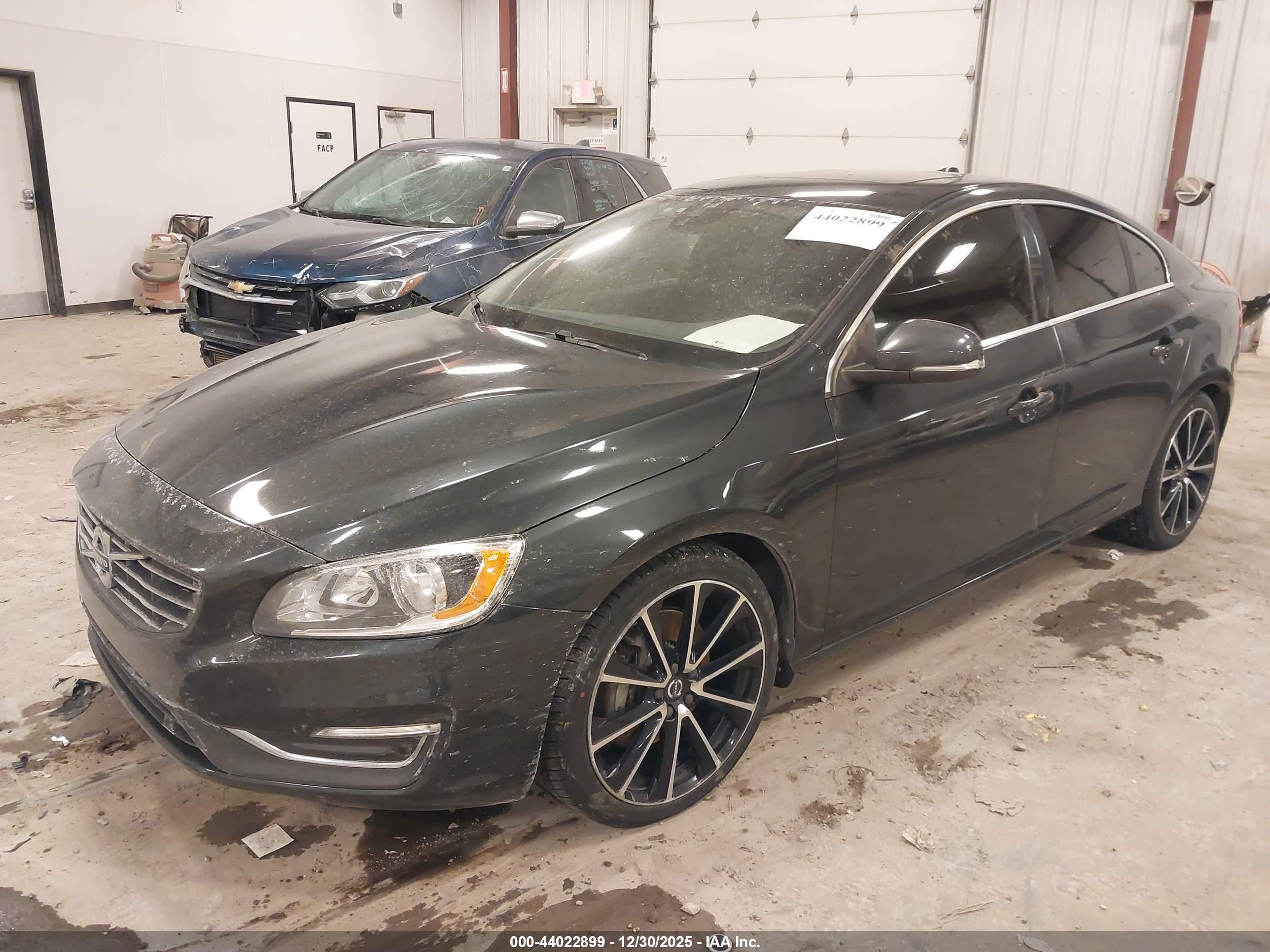 VOLVO S60 image 2