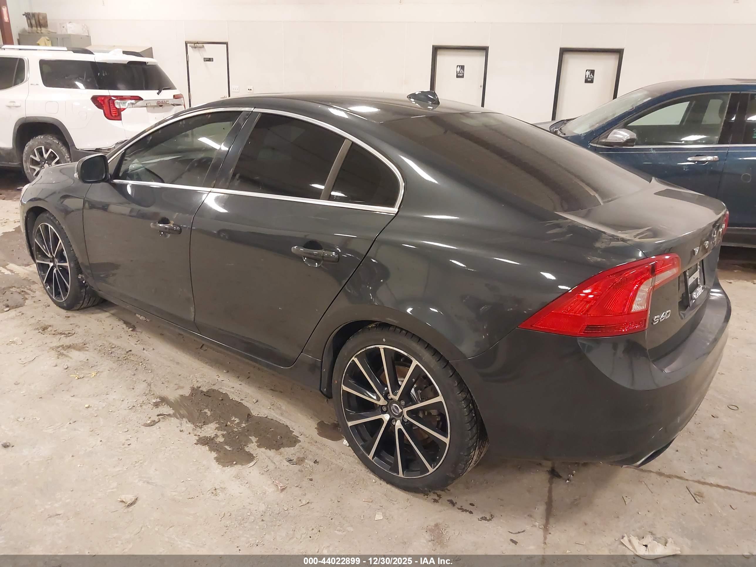 VOLVO S60 image 3