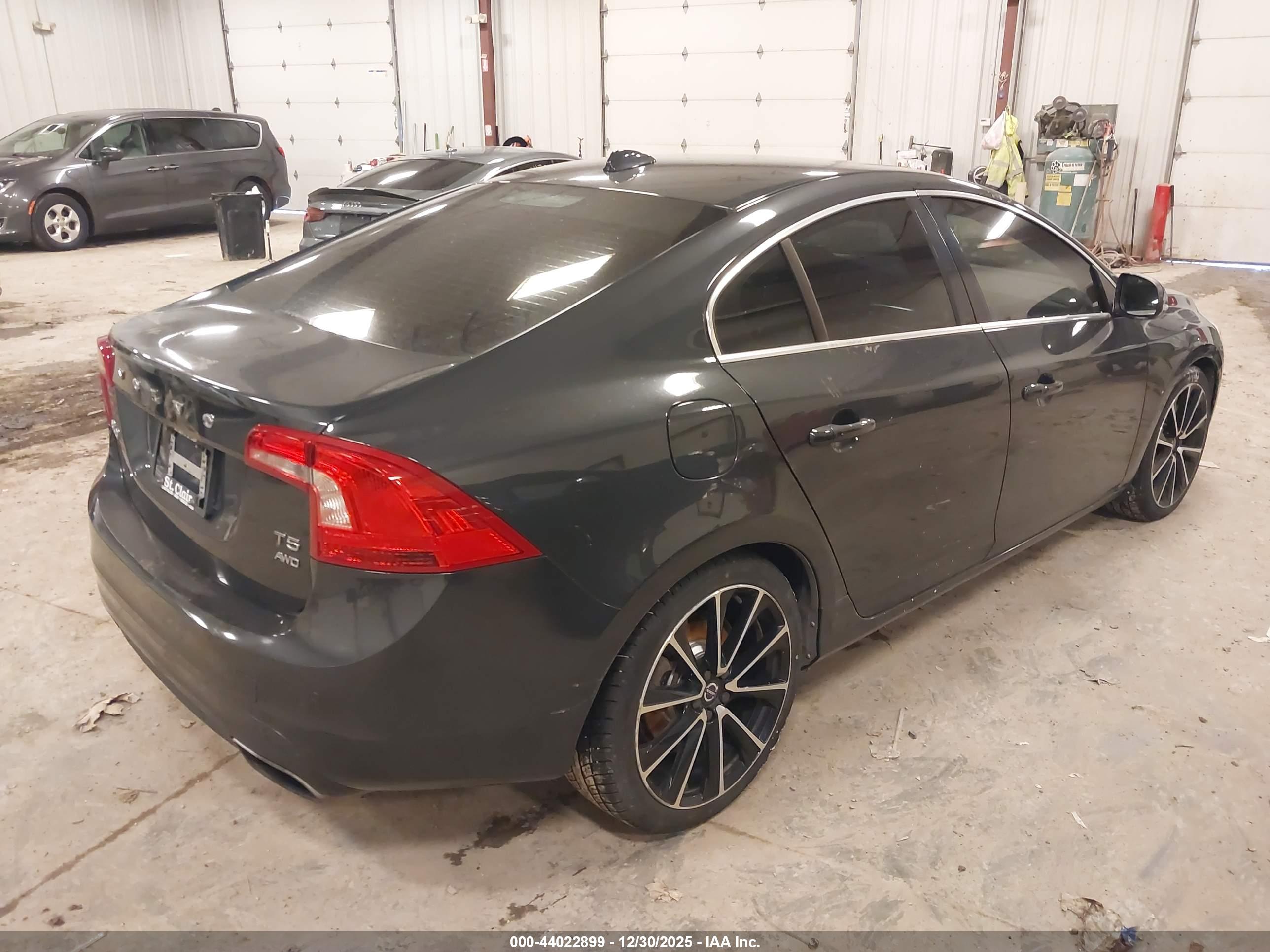 VOLVO S60 image 4
