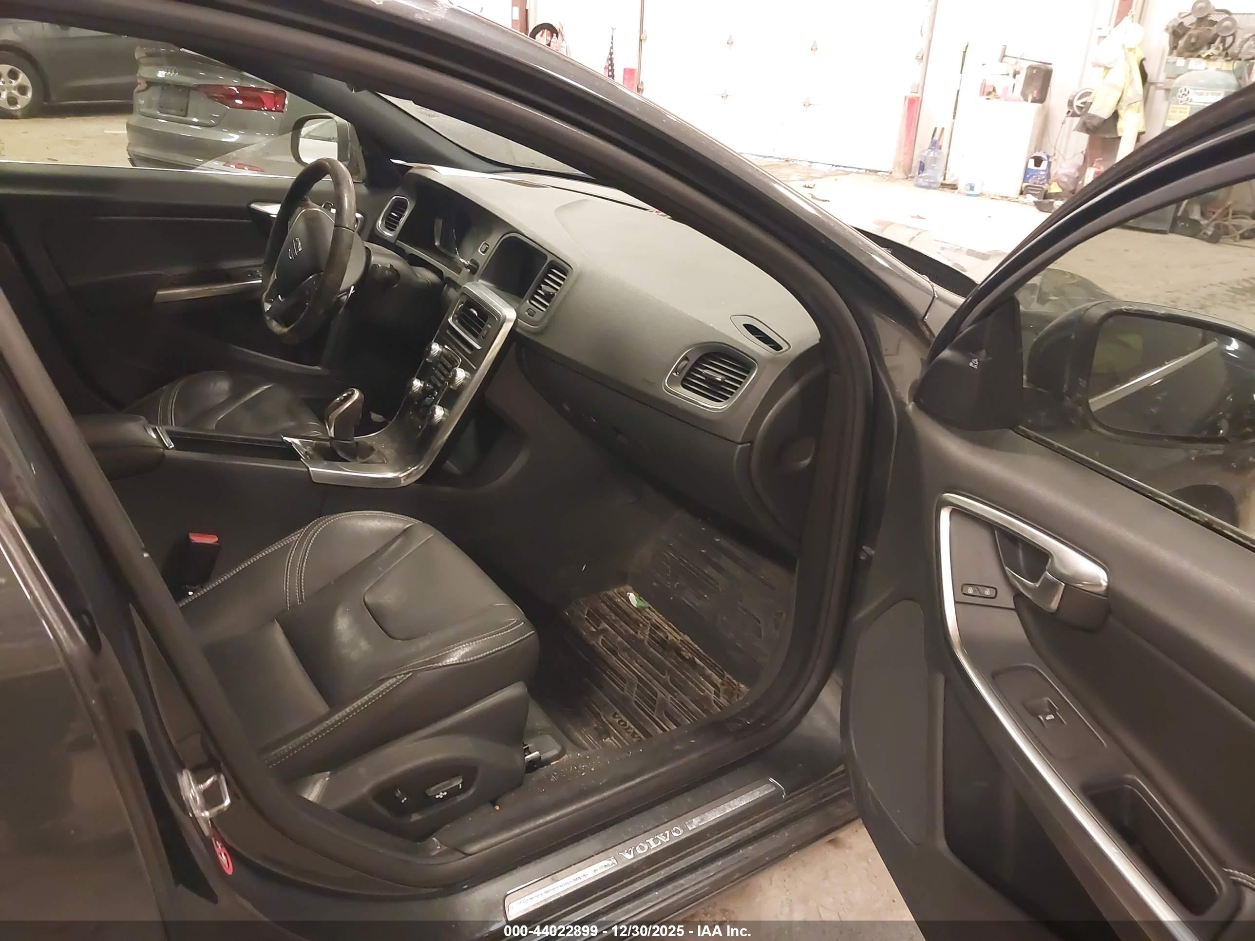 VOLVO S60 image 5