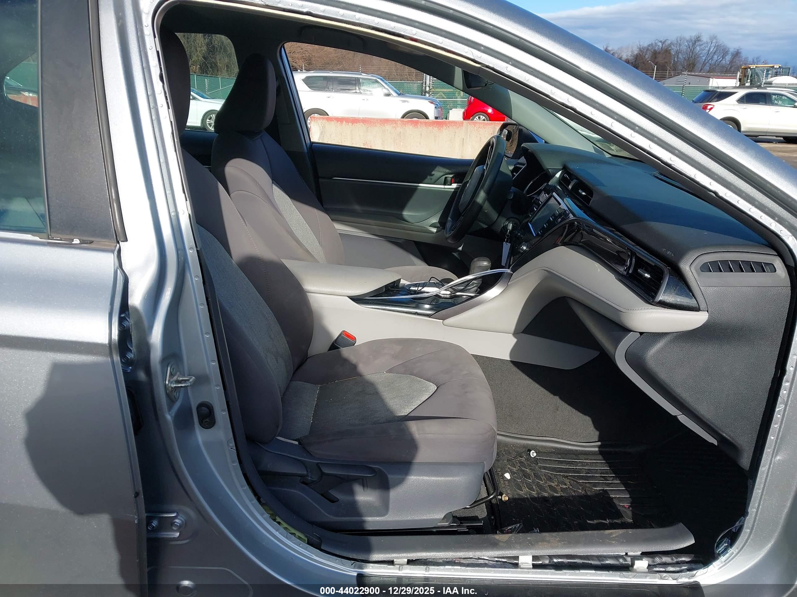 TOYOTA CAMRY image 5