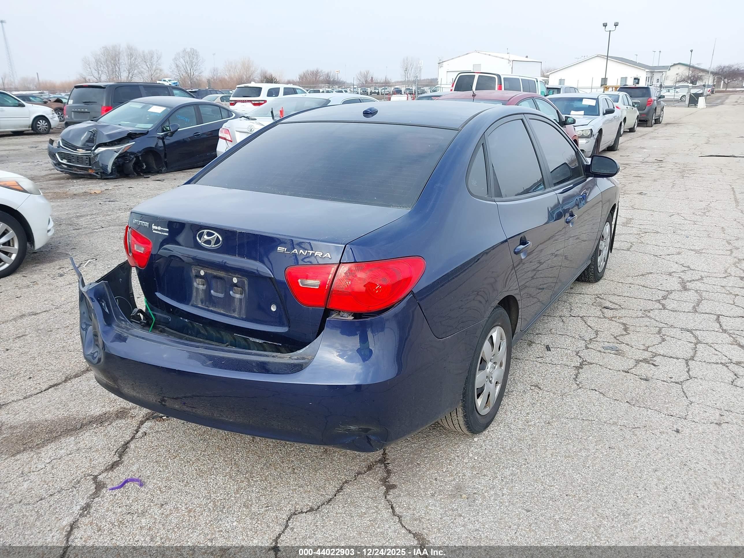 HYUNDAI ELANTRA image 4