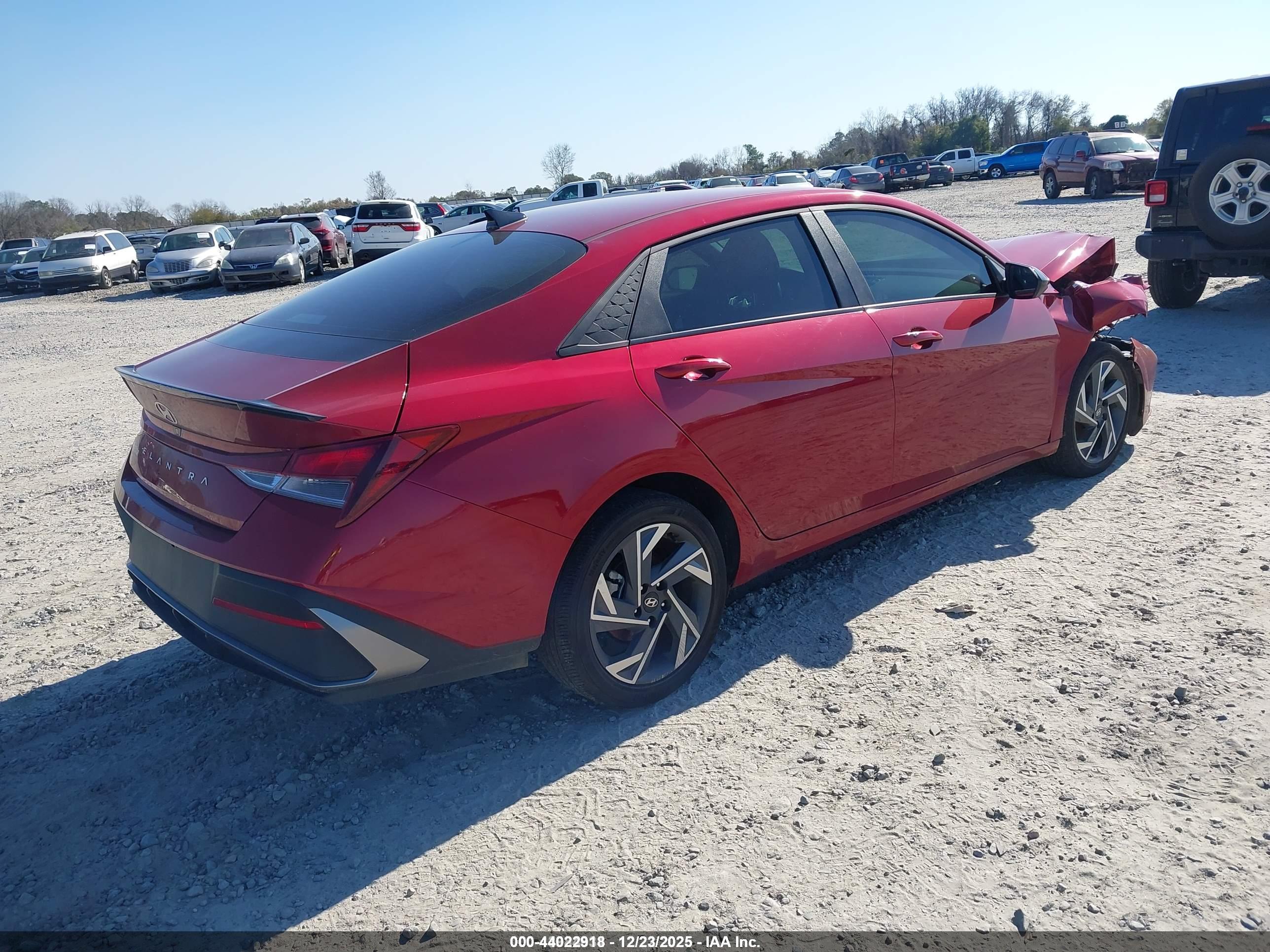 HYUNDAI ELANTRA image 4