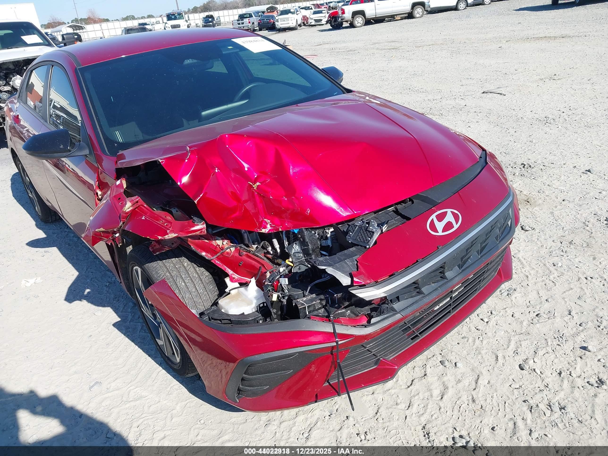 HYUNDAI ELANTRA image 6