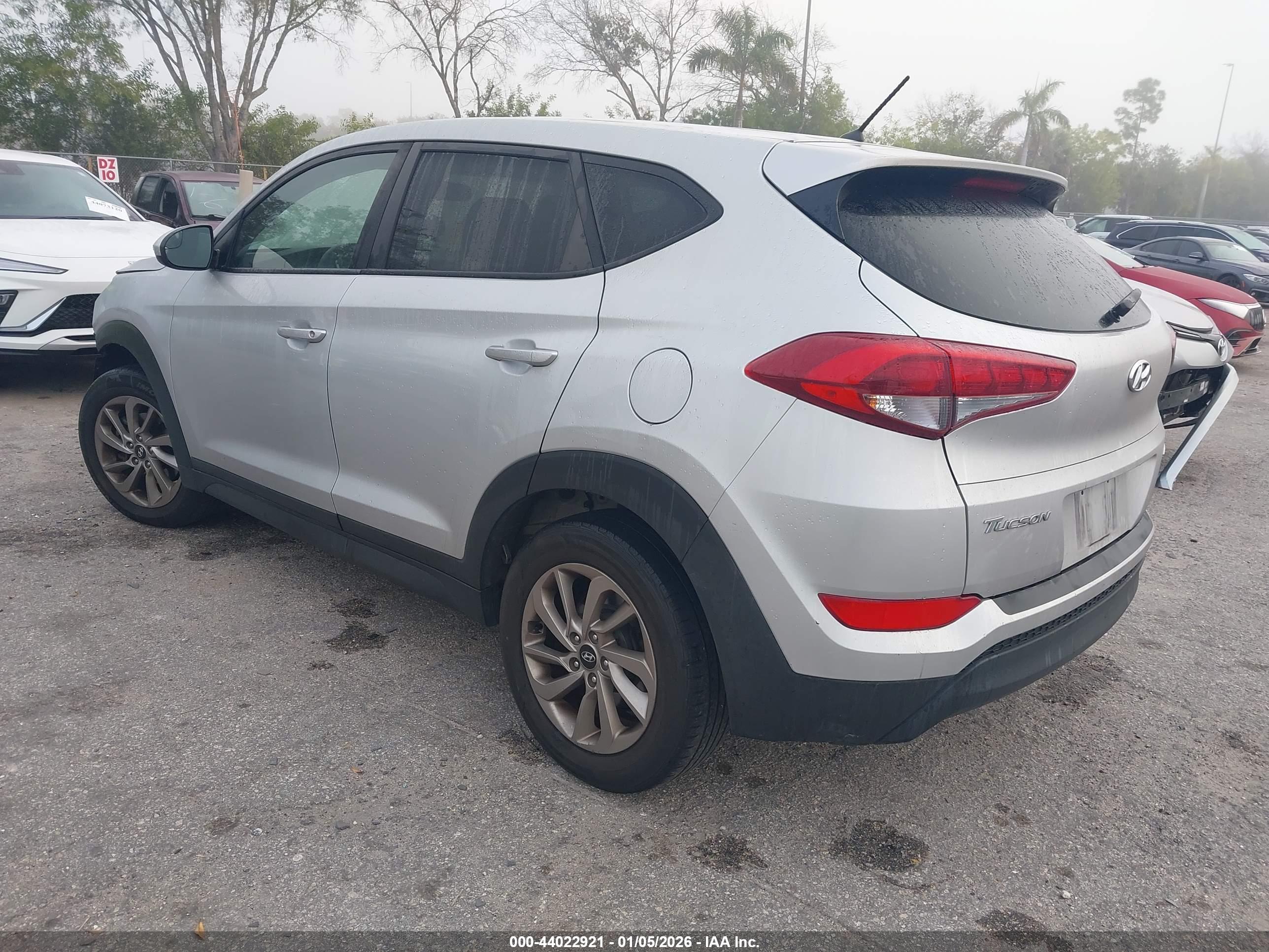 HYUNDAI TUCSON image 3