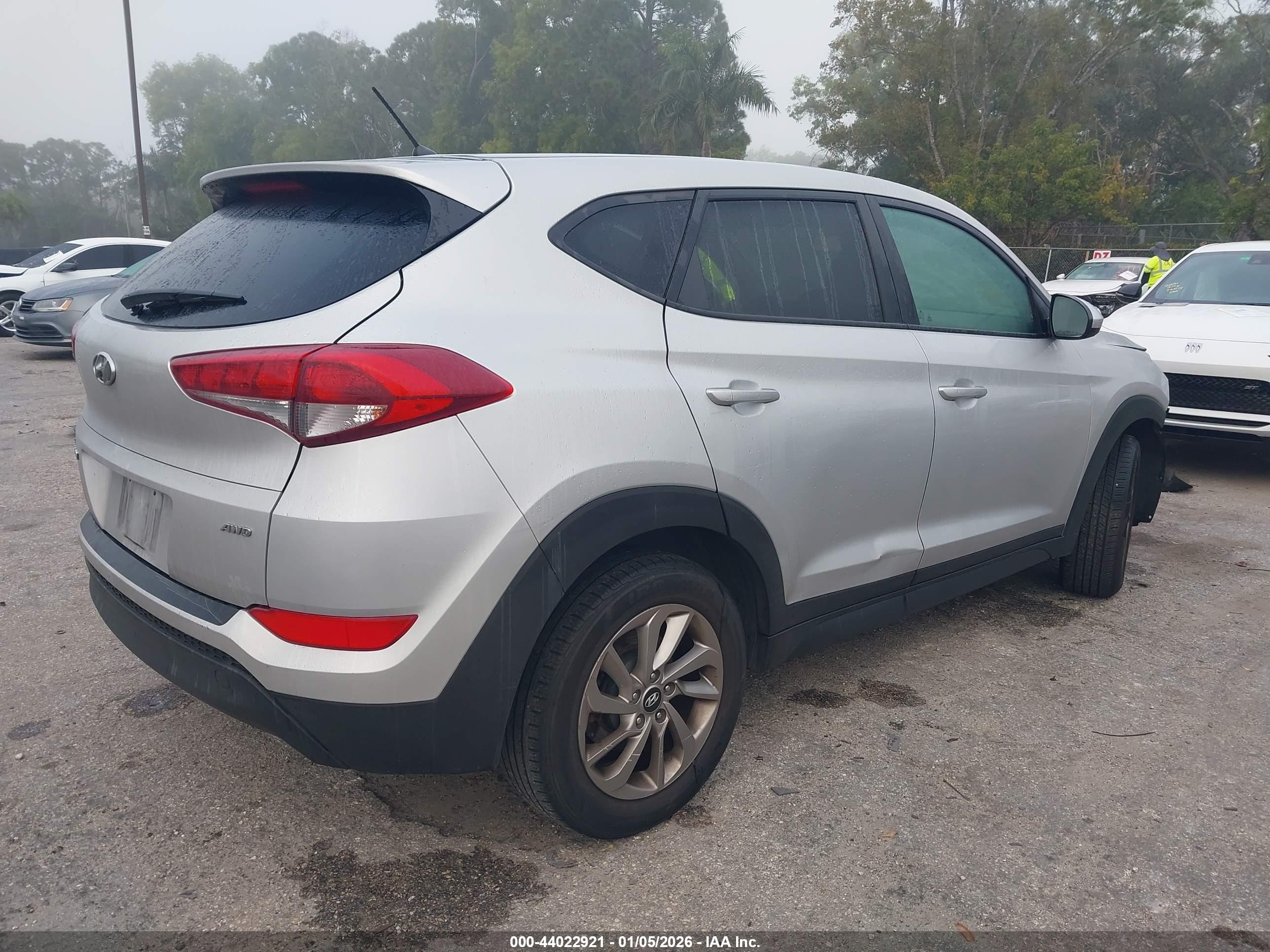 HYUNDAI TUCSON image 4