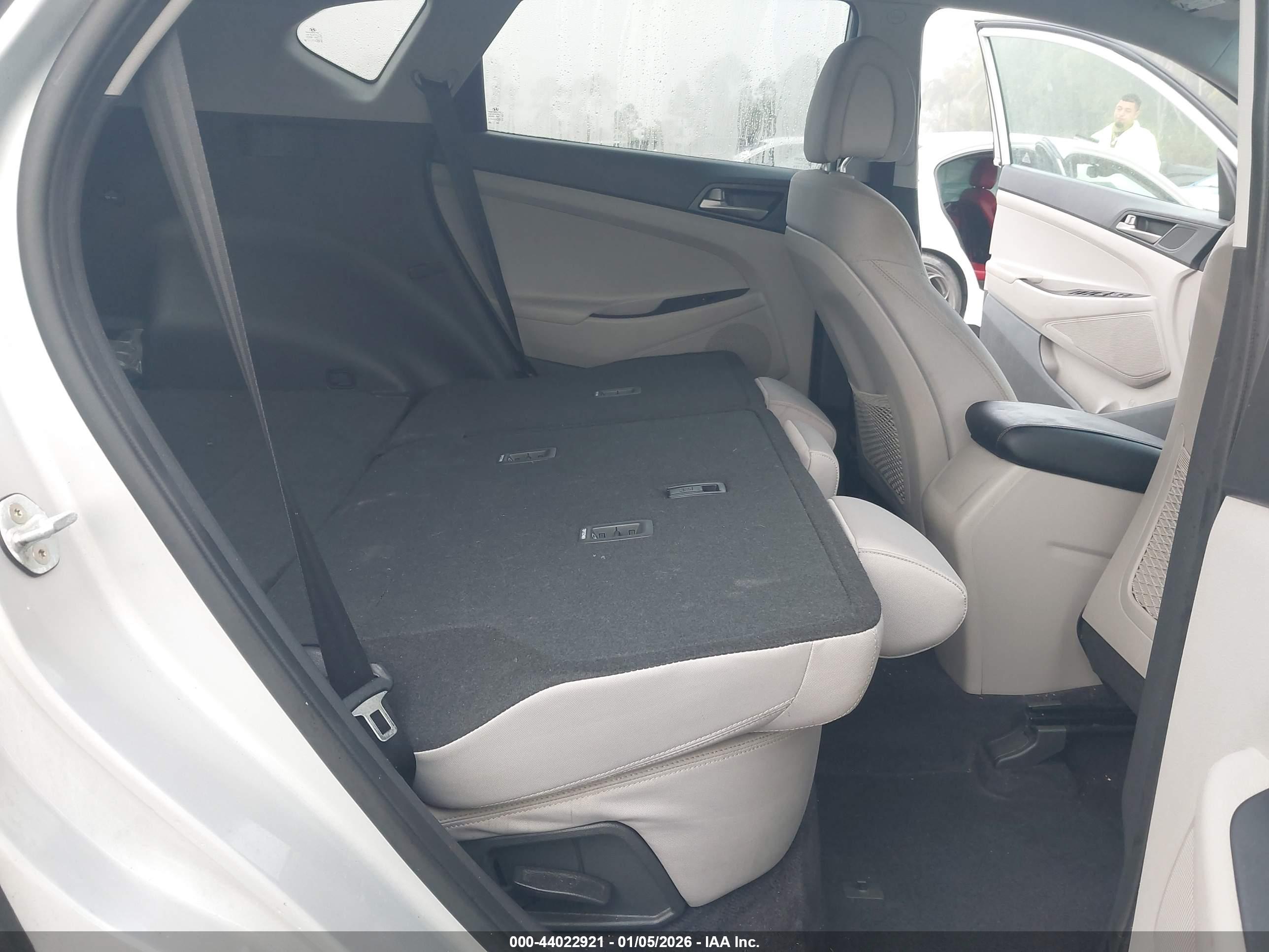 HYUNDAI TUCSON image 8