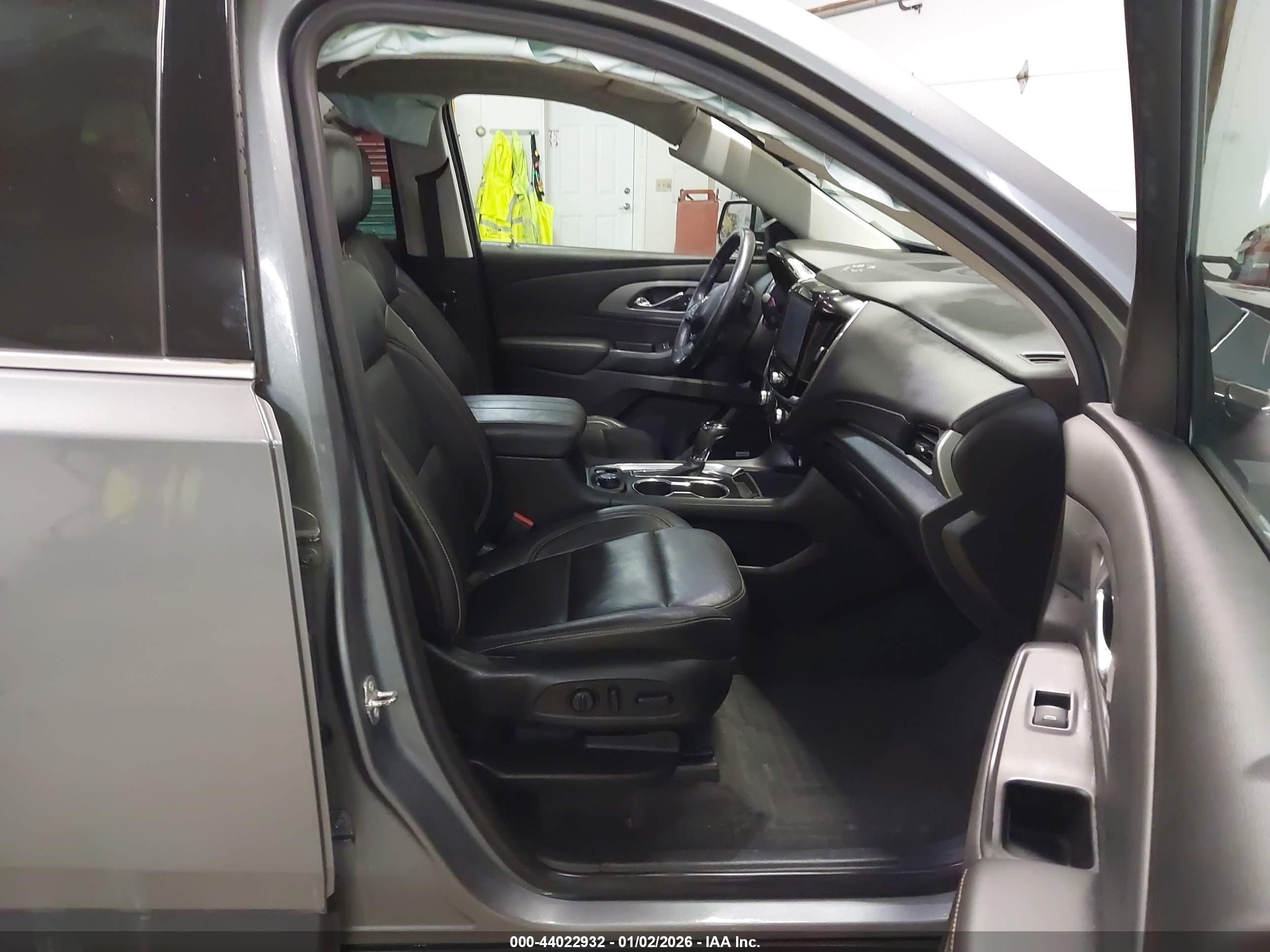 CHEVROLET TRAVERSE image 5