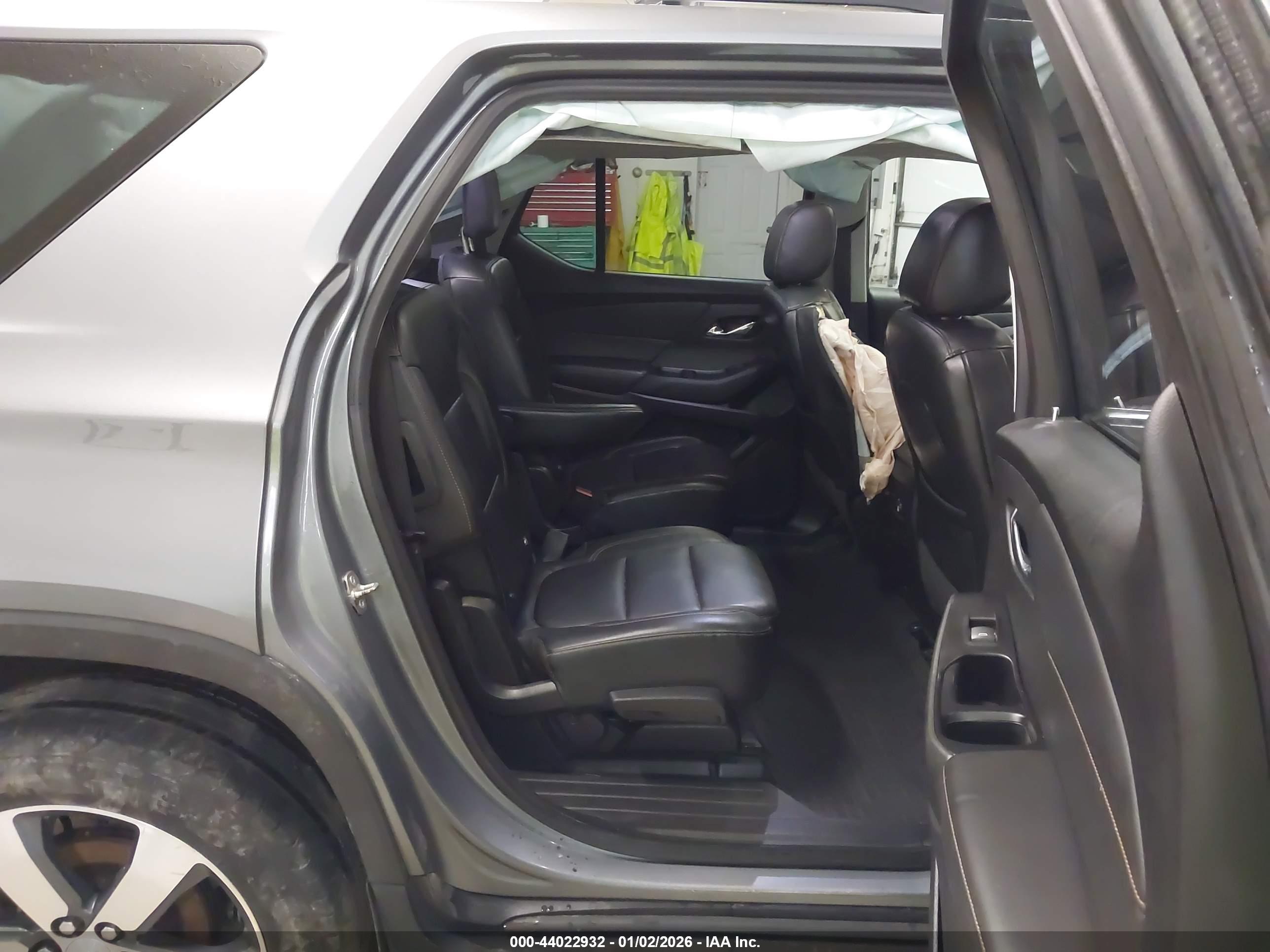 CHEVROLET TRAVERSE image 8