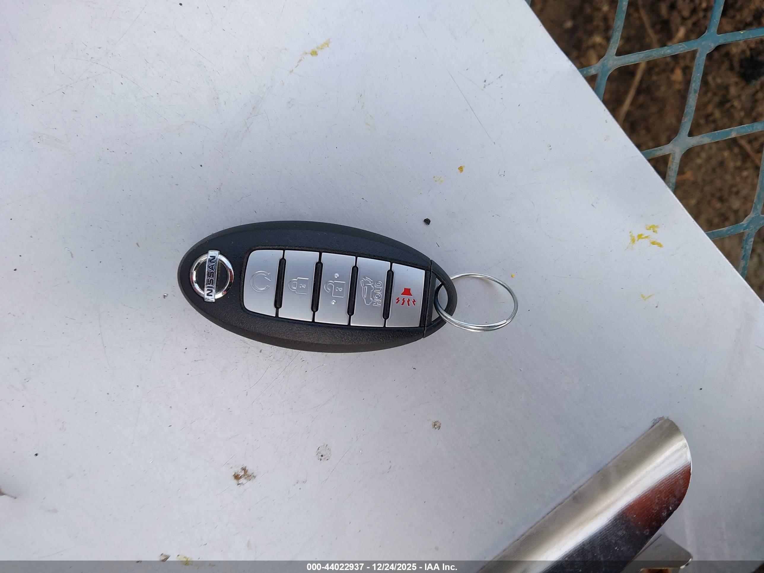 NISSAN ROGUE image 11