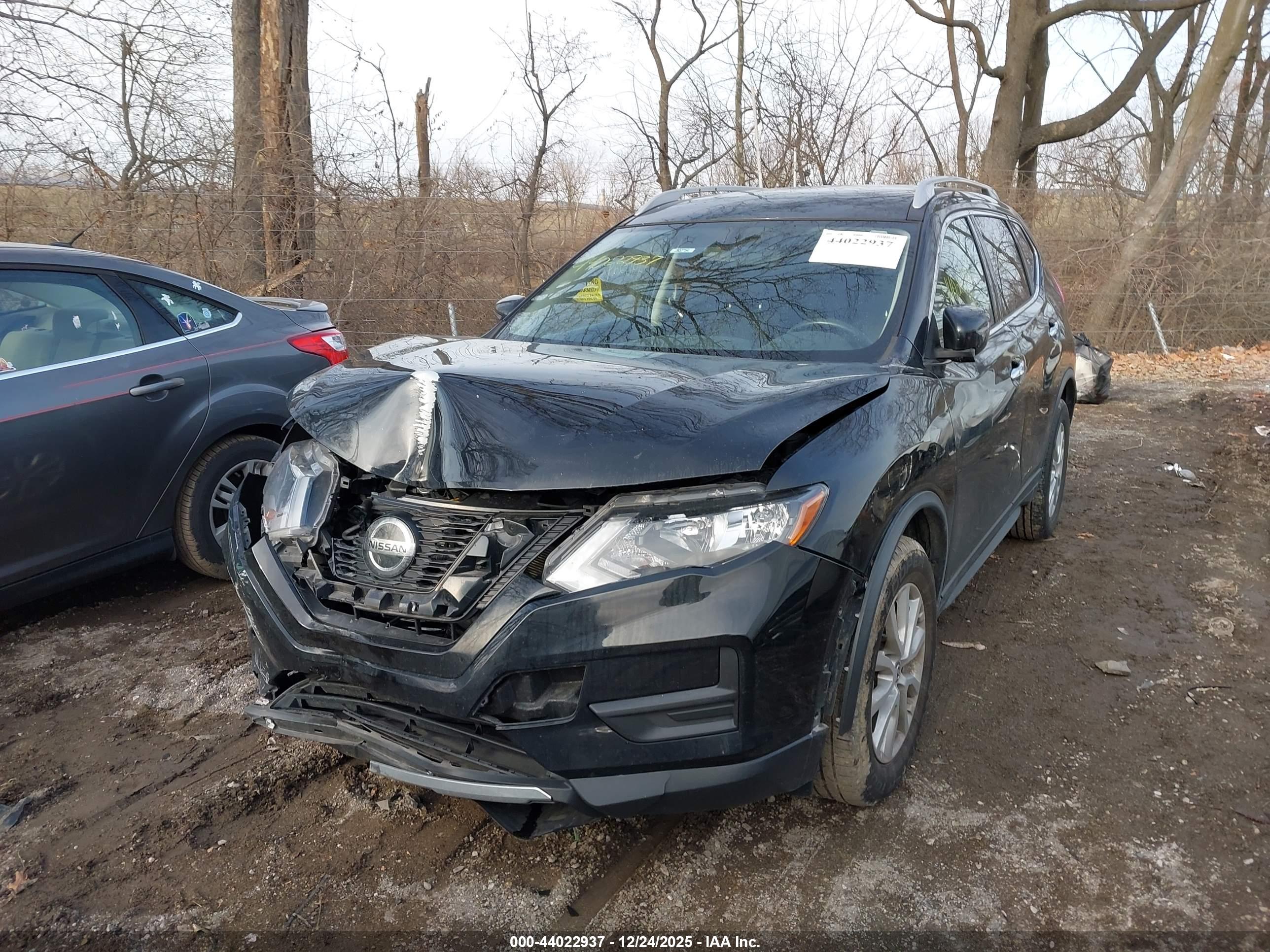 NISSAN ROGUE image 2