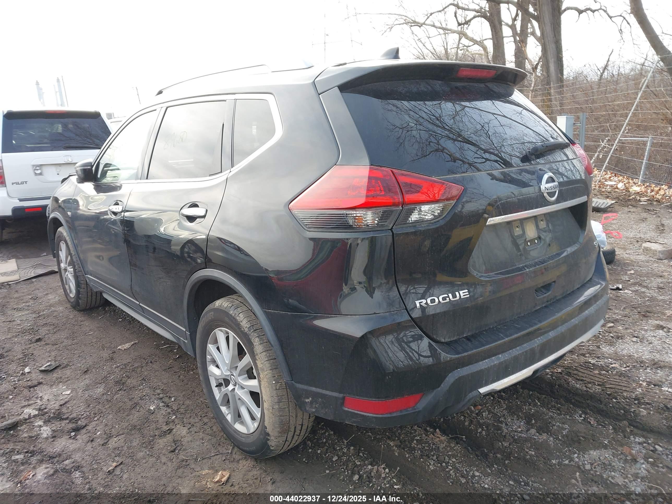 NISSAN ROGUE image 3