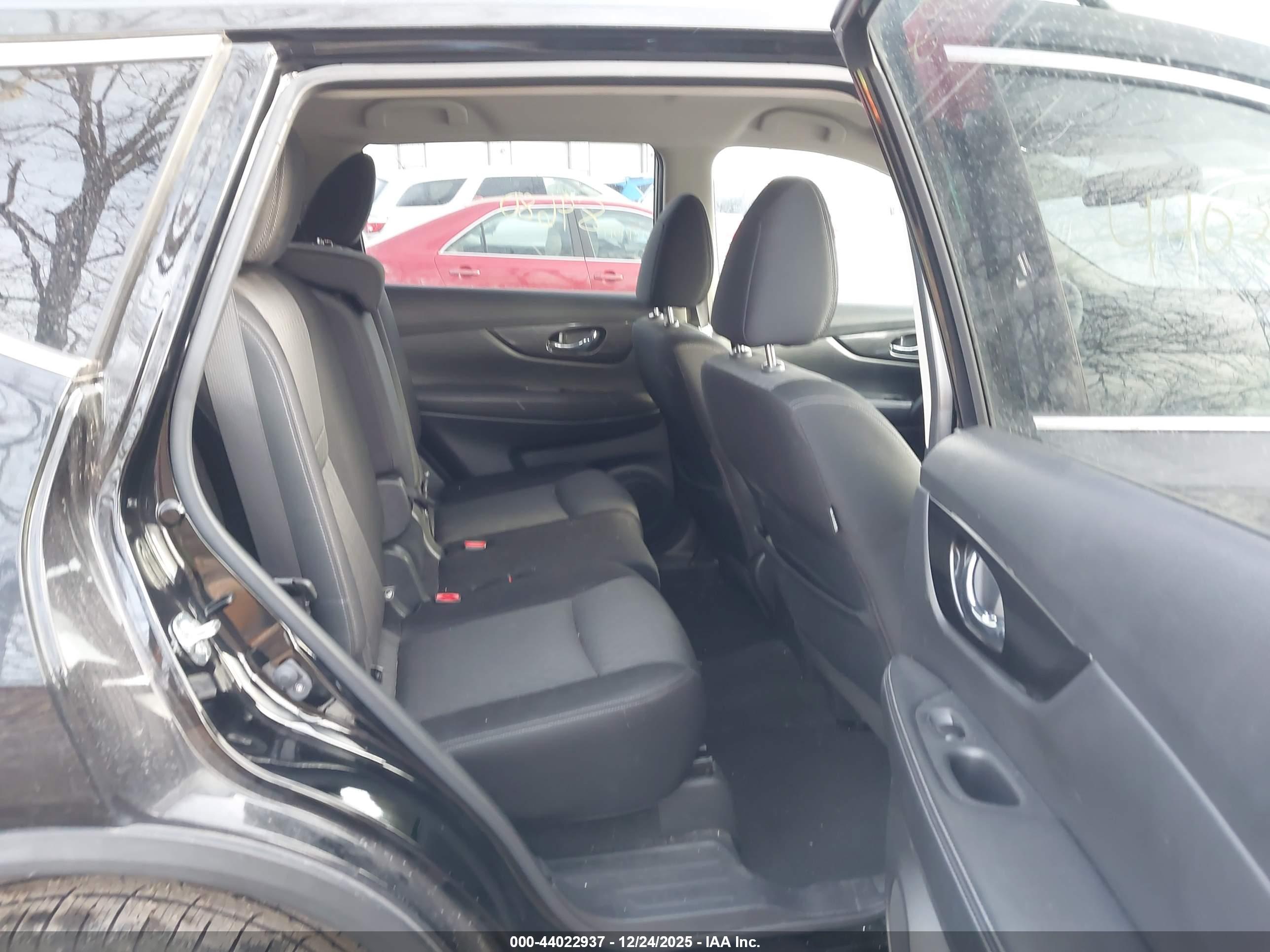 NISSAN ROGUE image 8