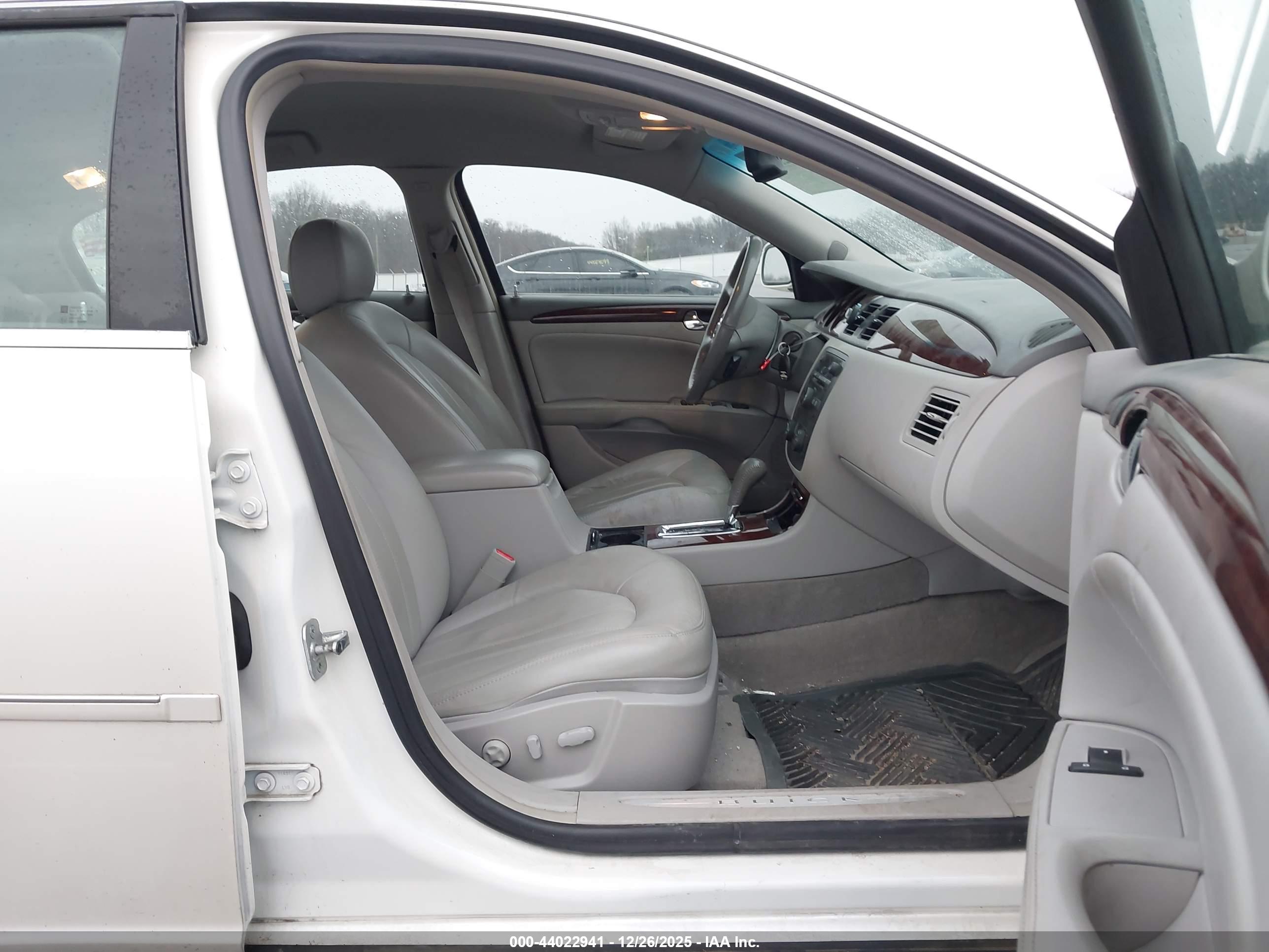 BUICK LUCERNE image 5