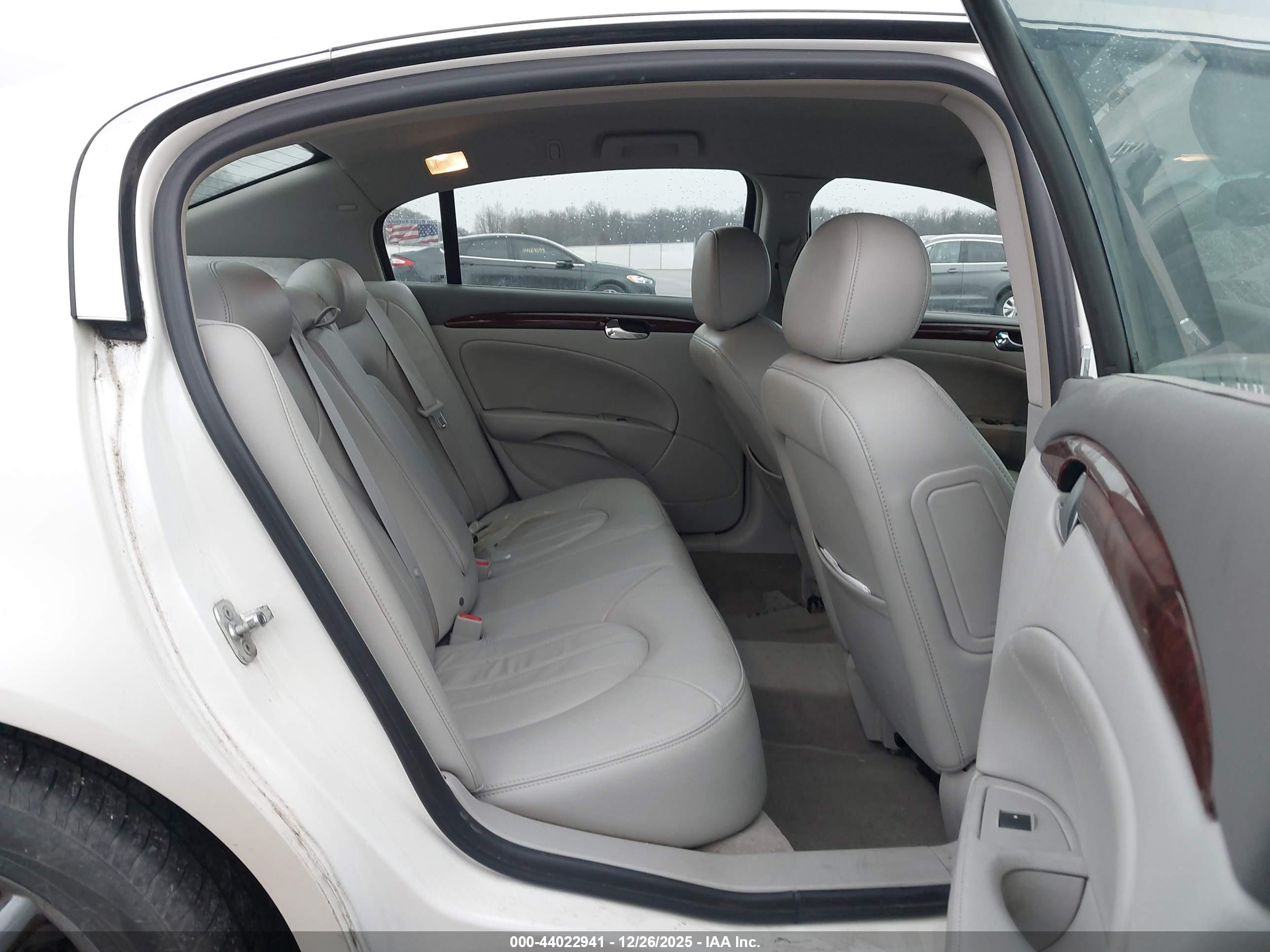BUICK LUCERNE image 8