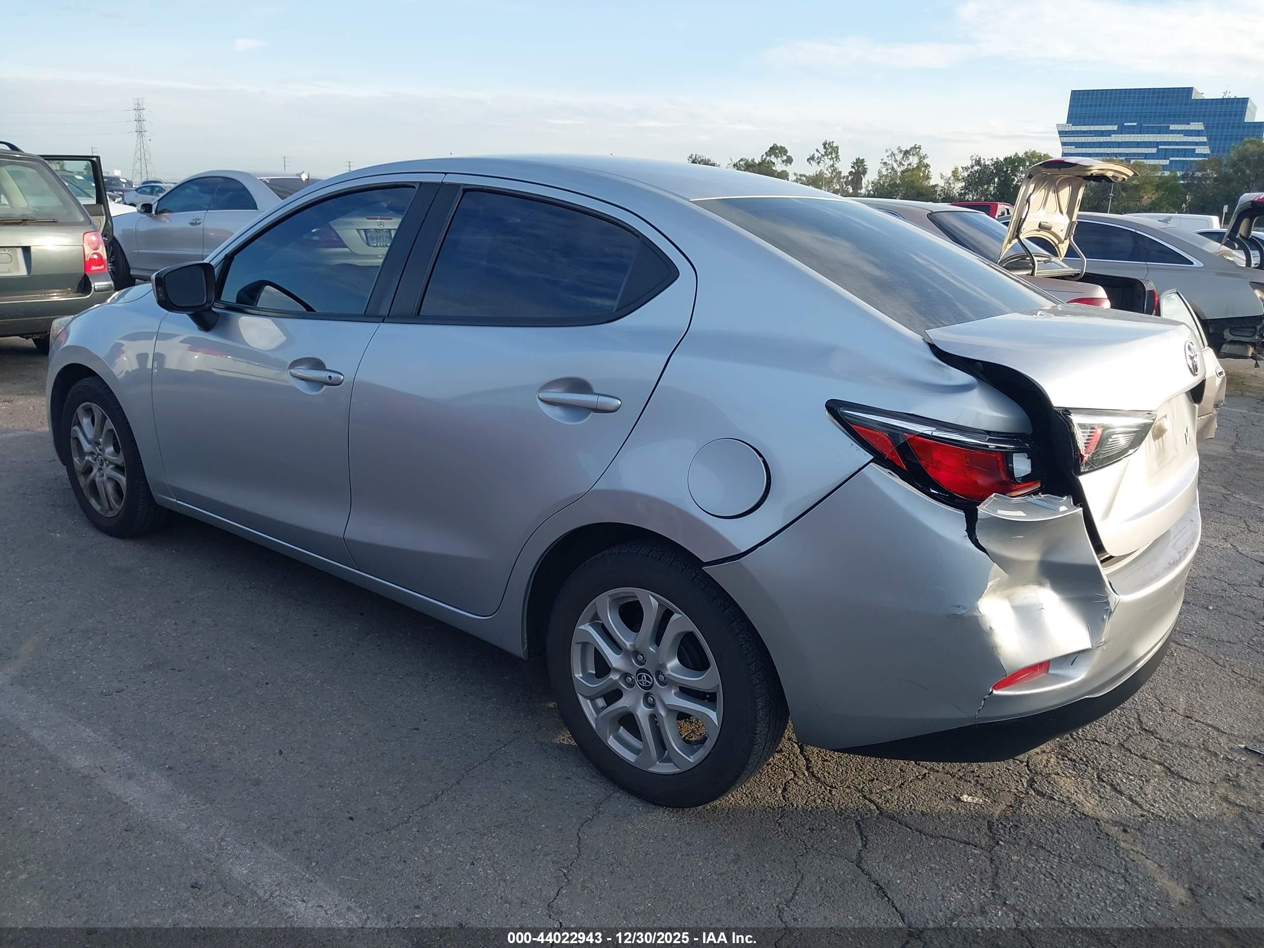 TOYOTA YARIS image 3