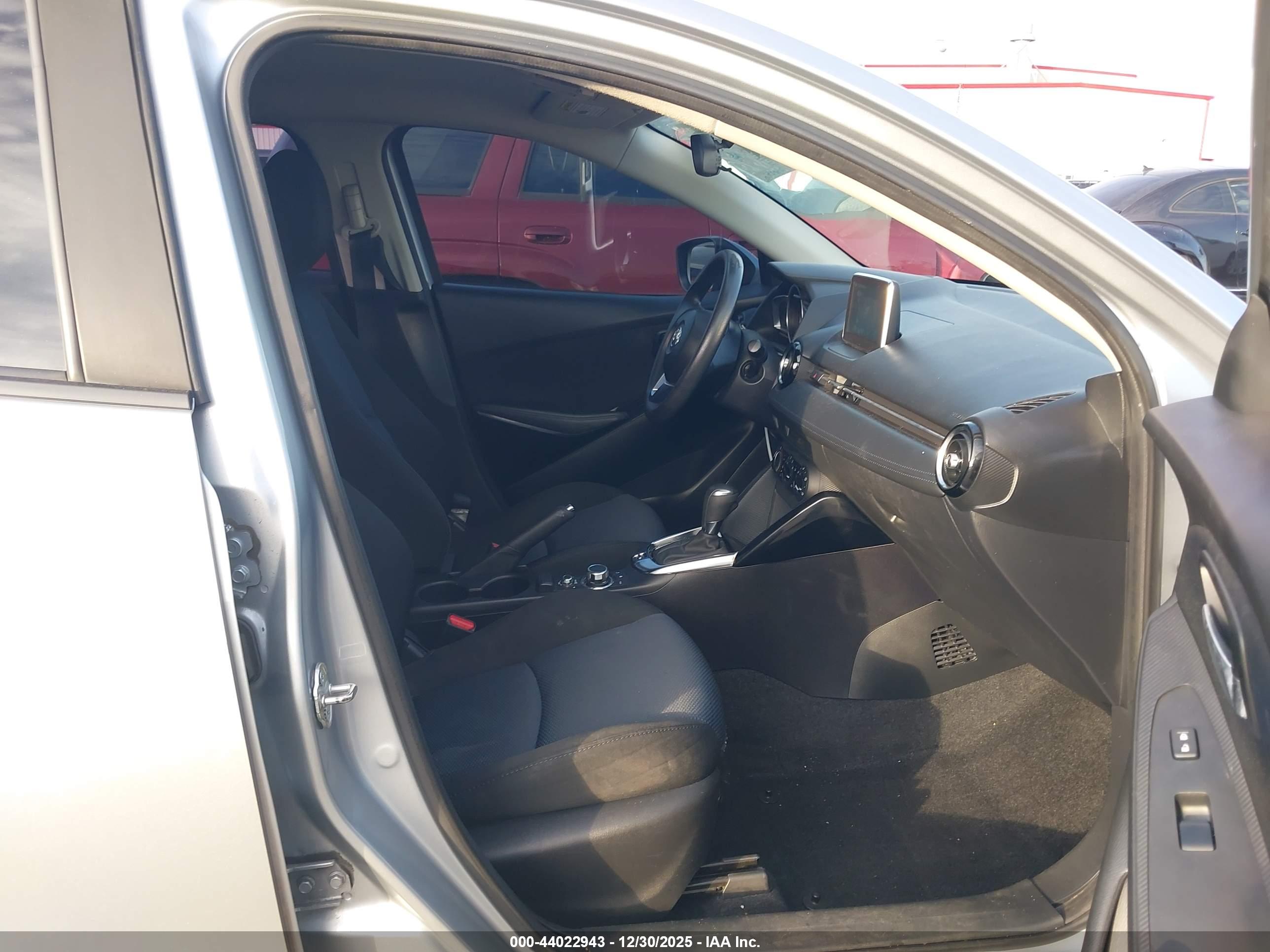 TOYOTA YARIS image 5