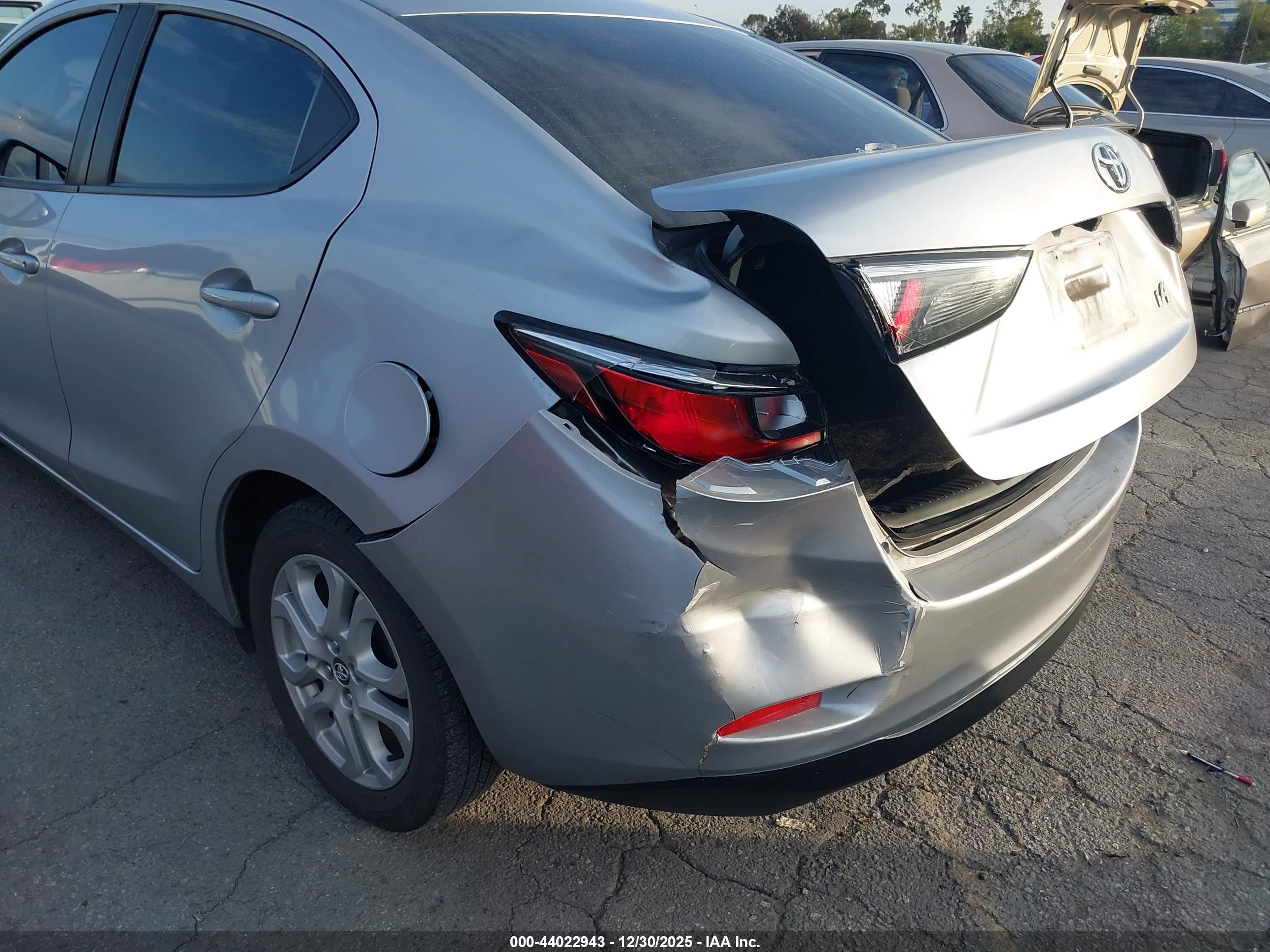 TOYOTA YARIS image 6