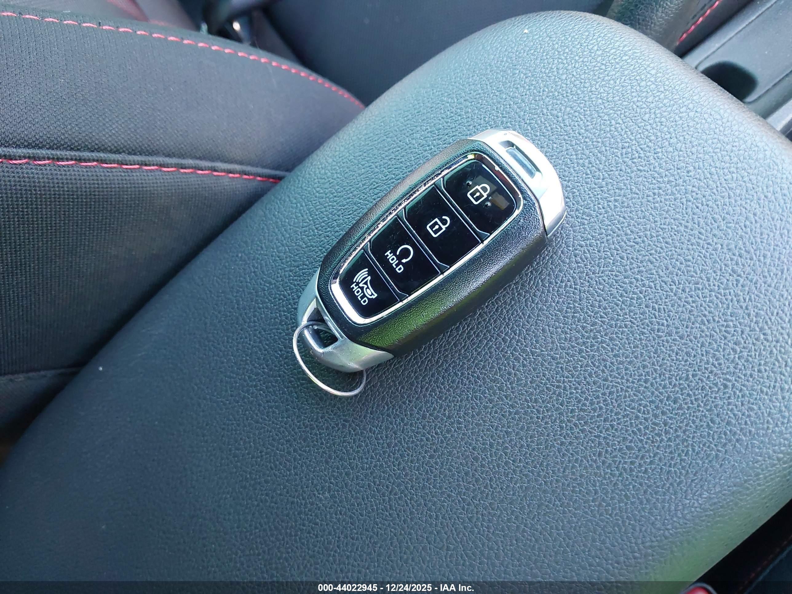 HYUNDAI KONA image 11