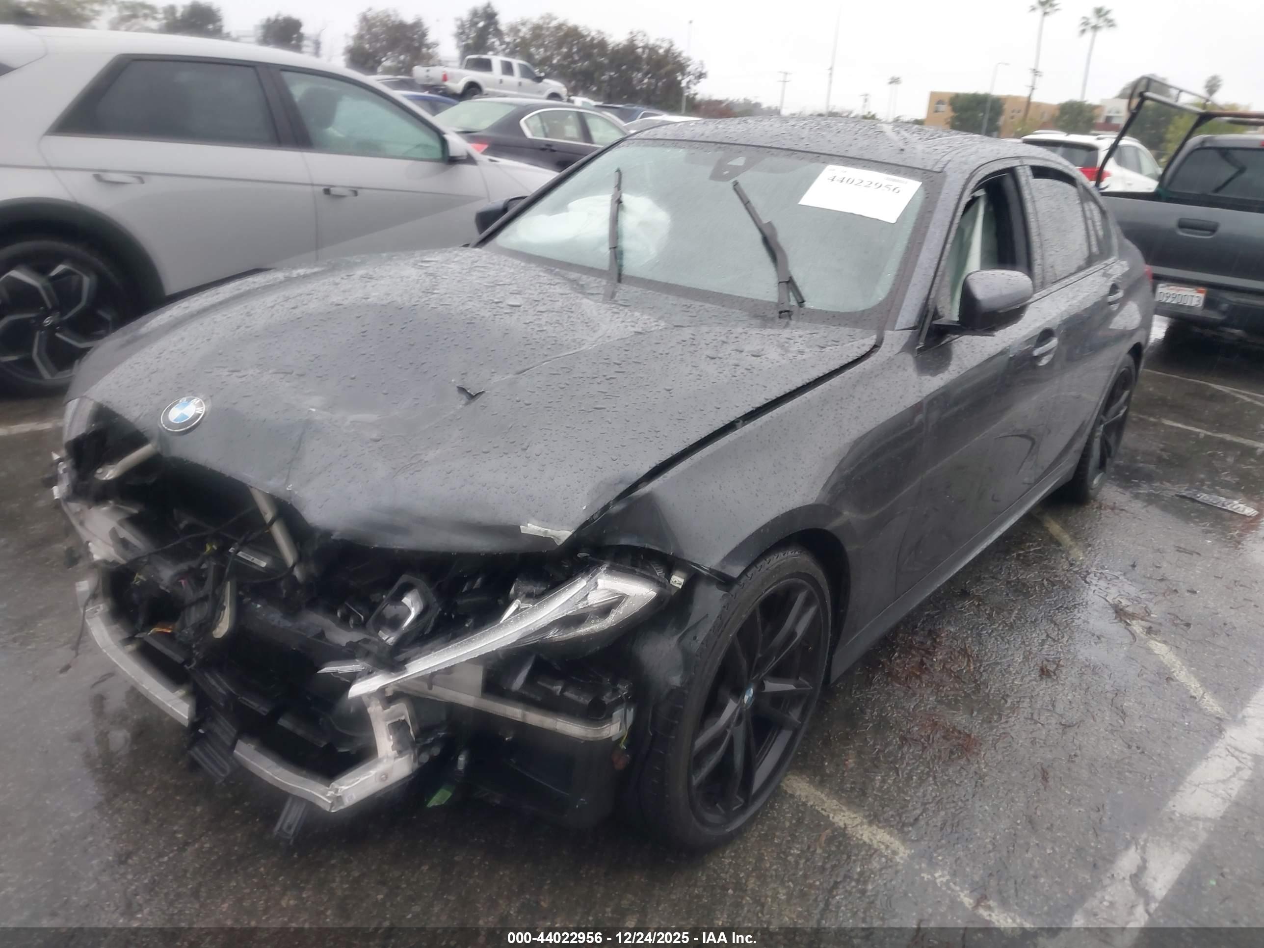 BMW 330I image 2
