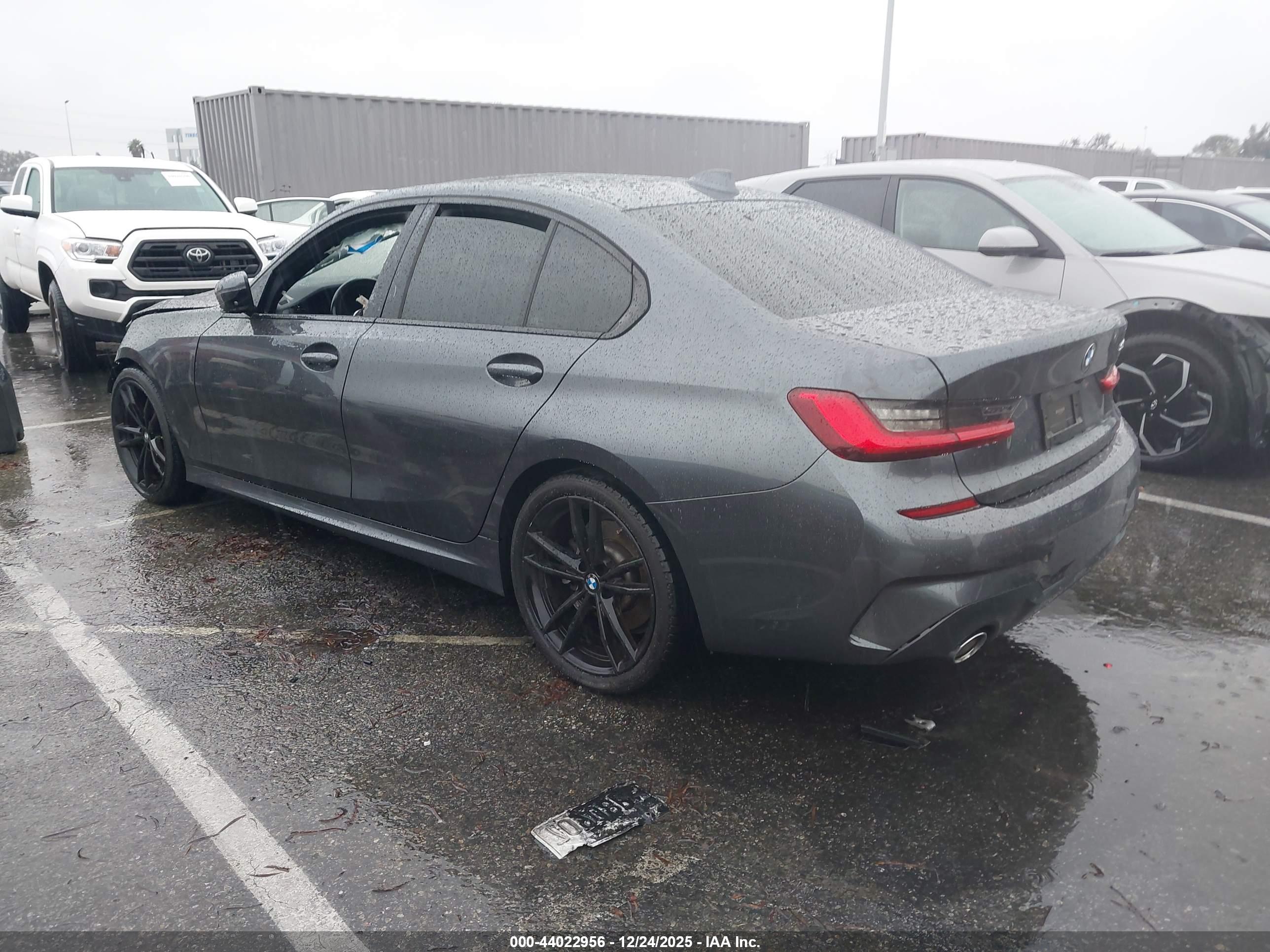 BMW 330I image 3