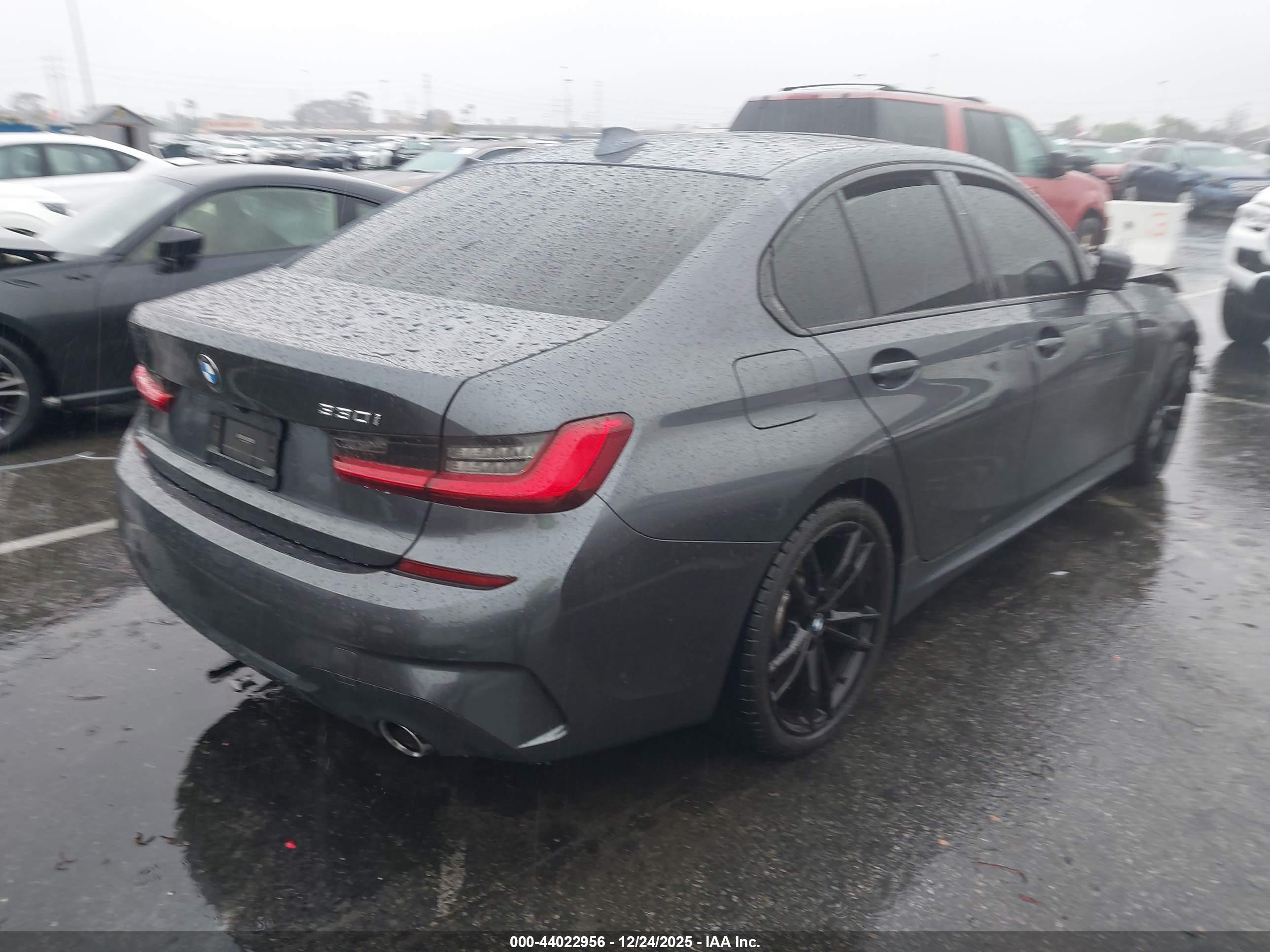 BMW 330I image 4