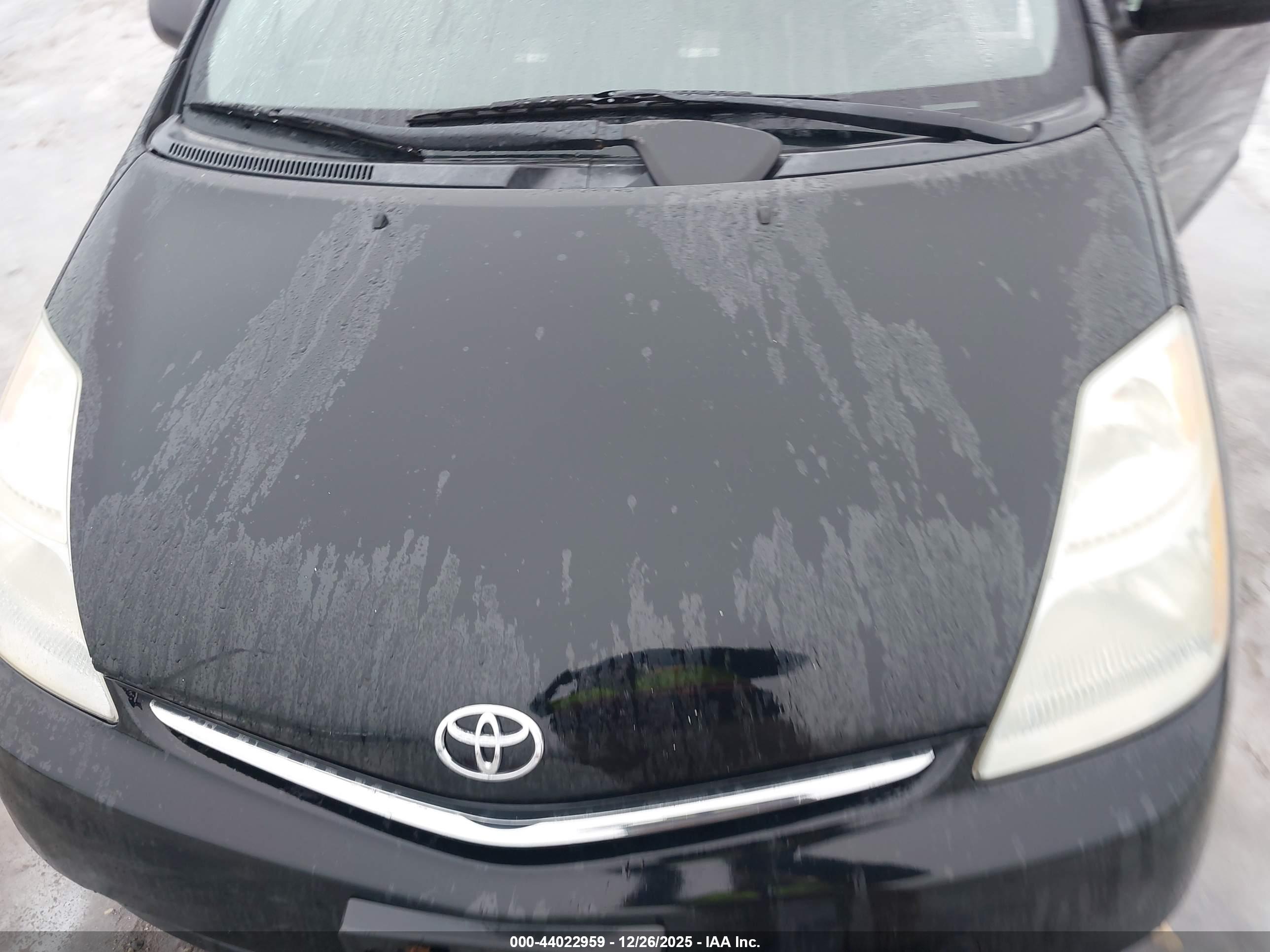 TOYOTA PRIUS image 6