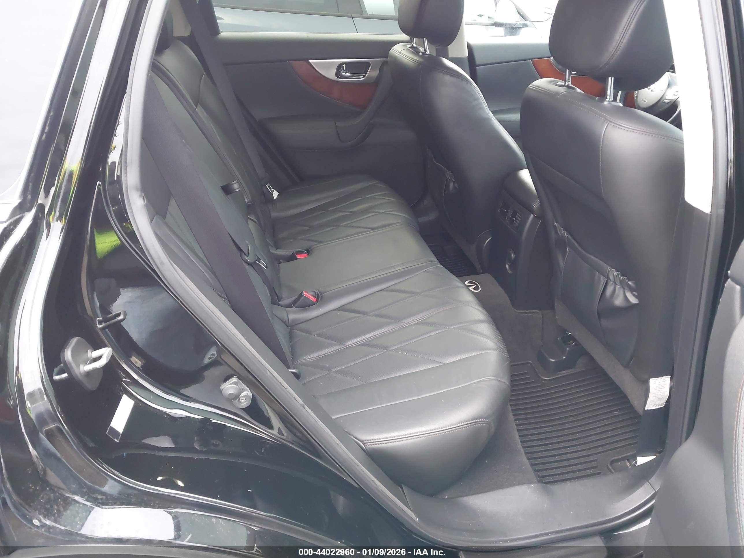 INFINITI FX35 image 8